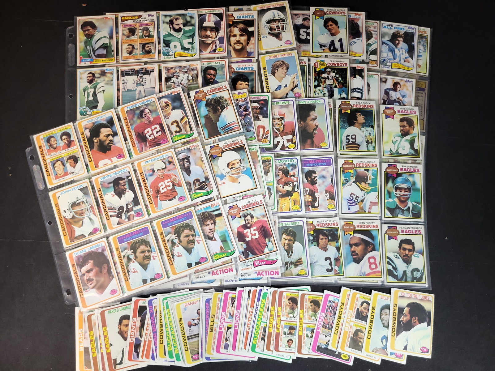I03870 | A Collection of Vintage Topps NFL Football Trading Cards, Circa 1977-1981: BID PER WHAT YOU SEE IN THE PHOTO, NOT THE AI GENERATED TITLES AND DESCRIPTIONS! An assortment of approximately 150 to 200 vintage NFL football trading cards, primarily produced by Topps. The collecti