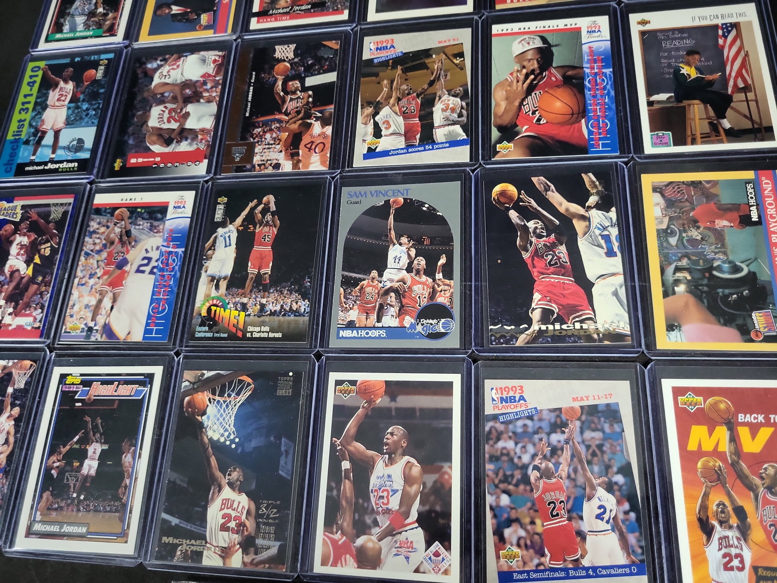 I03816 | A Collection of Vintage Michael Jordan Chicago Bulls Basketball Trading Cards (1 of 8)