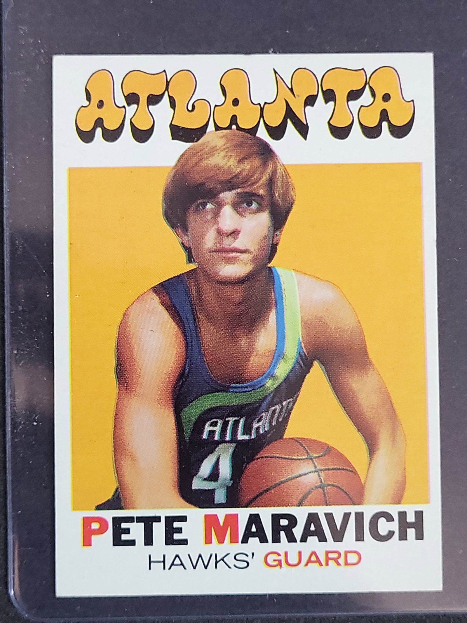 I03885 | 1971-72 Topps Pete Maravich #55 Atlanta Hawks Basketball Card: BID PER WHAT YOU SEE IN THE PHOTO, NOT THE AI GENERATED TITLES AND DESCRIPTIONS! This is a 1971-72 Topps basketball trading card featuring Hall of Famer Pete Maravich of the Atlanta Hawks, identified 