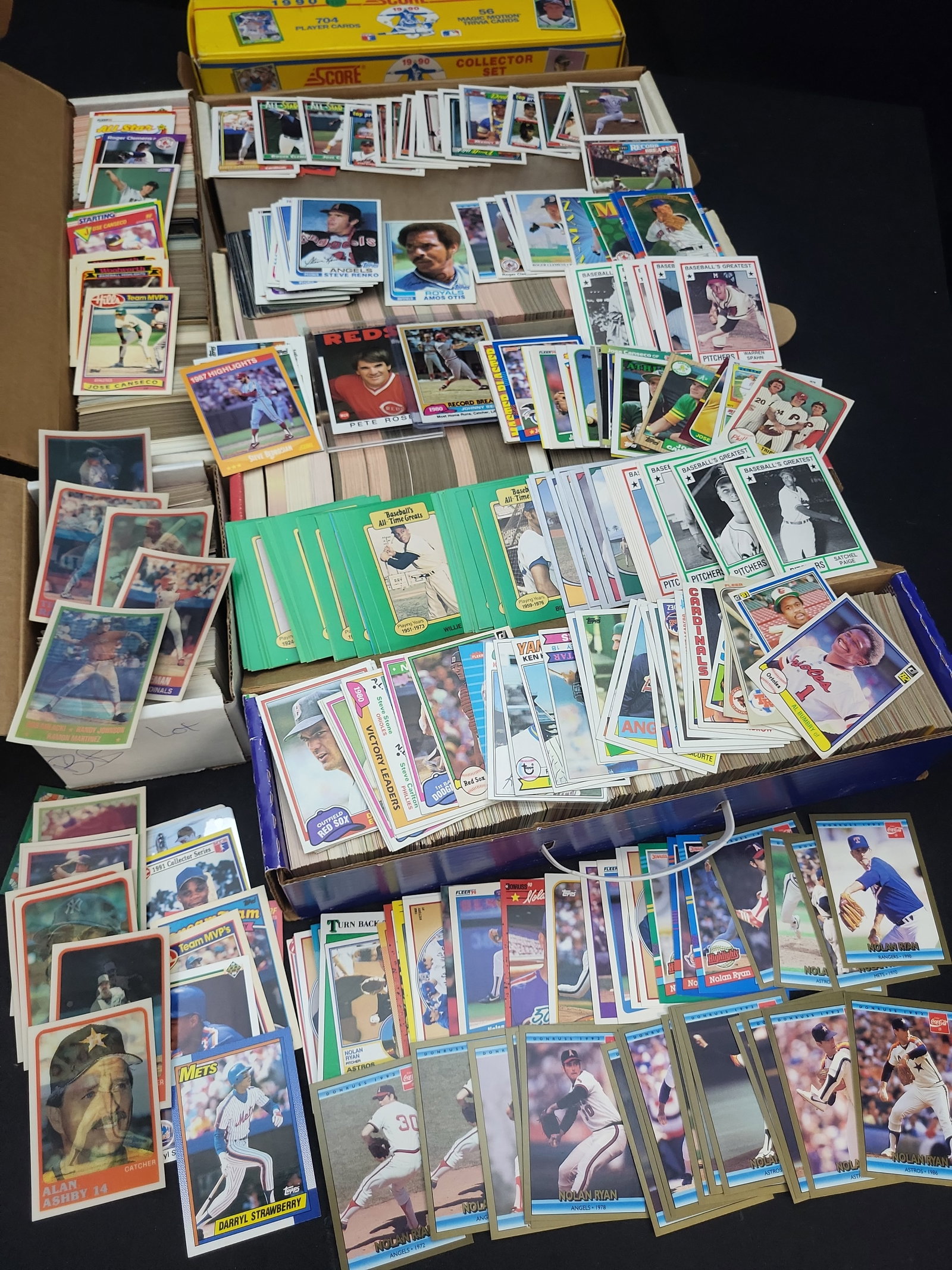 I03824 | An Assortment of Baseball Trading Cards Including Topps, Donruss, Fleer, and Score: BID PER WHAT YOU SEE IN THE PHOTO, NOT THE AI GENERATED TITLES AND DESCRIPTIONS! This collection of baseball trading cards primarily dates from the mid-1970s through the early 1990s. The lot features 