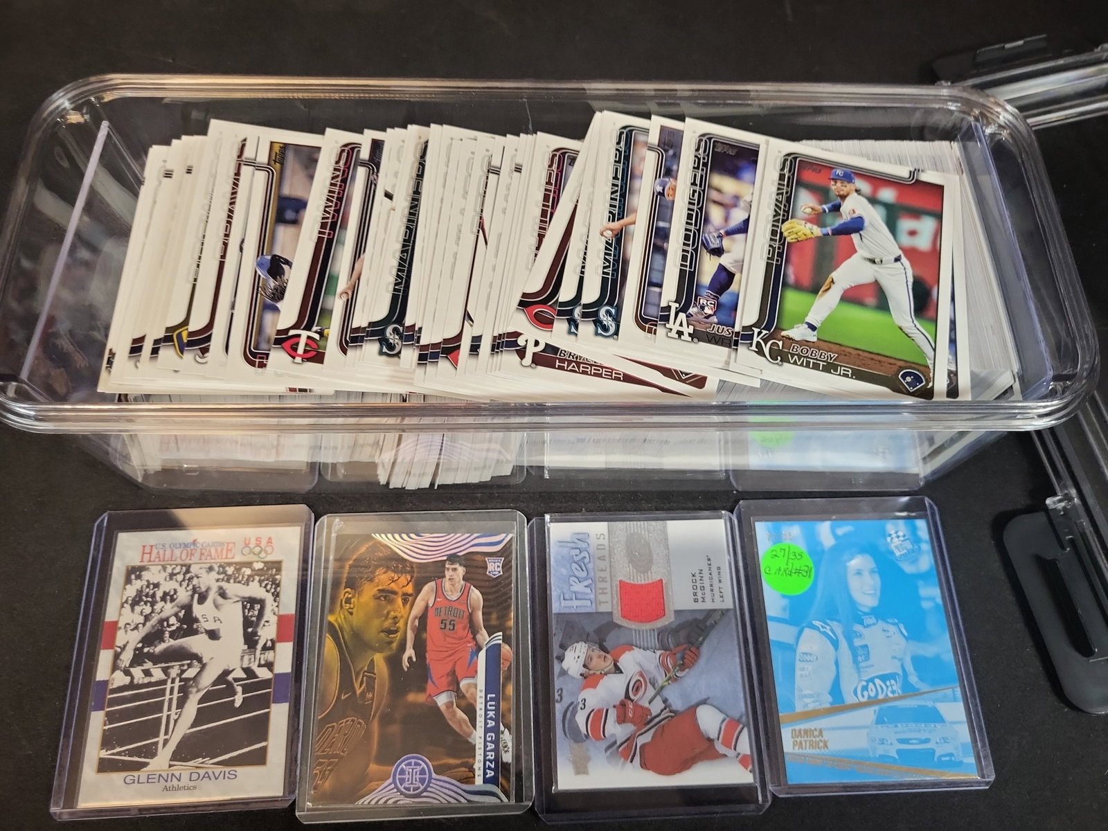 I03659 | An Assortment of Over 300 Professional Sports Trading Cards Featuring 2022 Topps Baseball: BID PER WHAT YOU SEE IN THE PHOTO, NOT THE AI GENERATED TITLES AND DESCRIPTIONS! An Assortment of Over 300 Professional Sports Trading Cards Featuring 2022 Topps Baseball and NASCAR Memorabilia This l