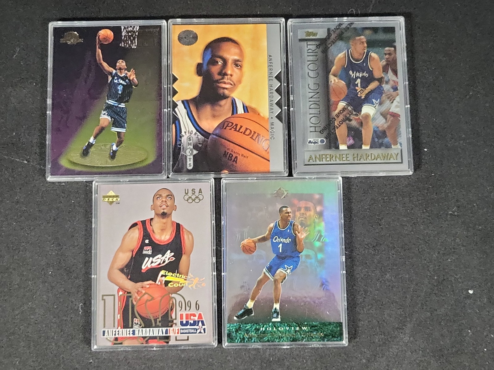 I03812 | A Collection of Anfernee Hardaway Basketball Trading Cards: BID PER WHAT YOU SEE IN THE PHOTO, NOT THE AI GENERATED TITLES AND DESCRIPTIONS! A collection of professional basketball trading cards featuring Anfernee Penny Hardaway, primarily dating from the mid-