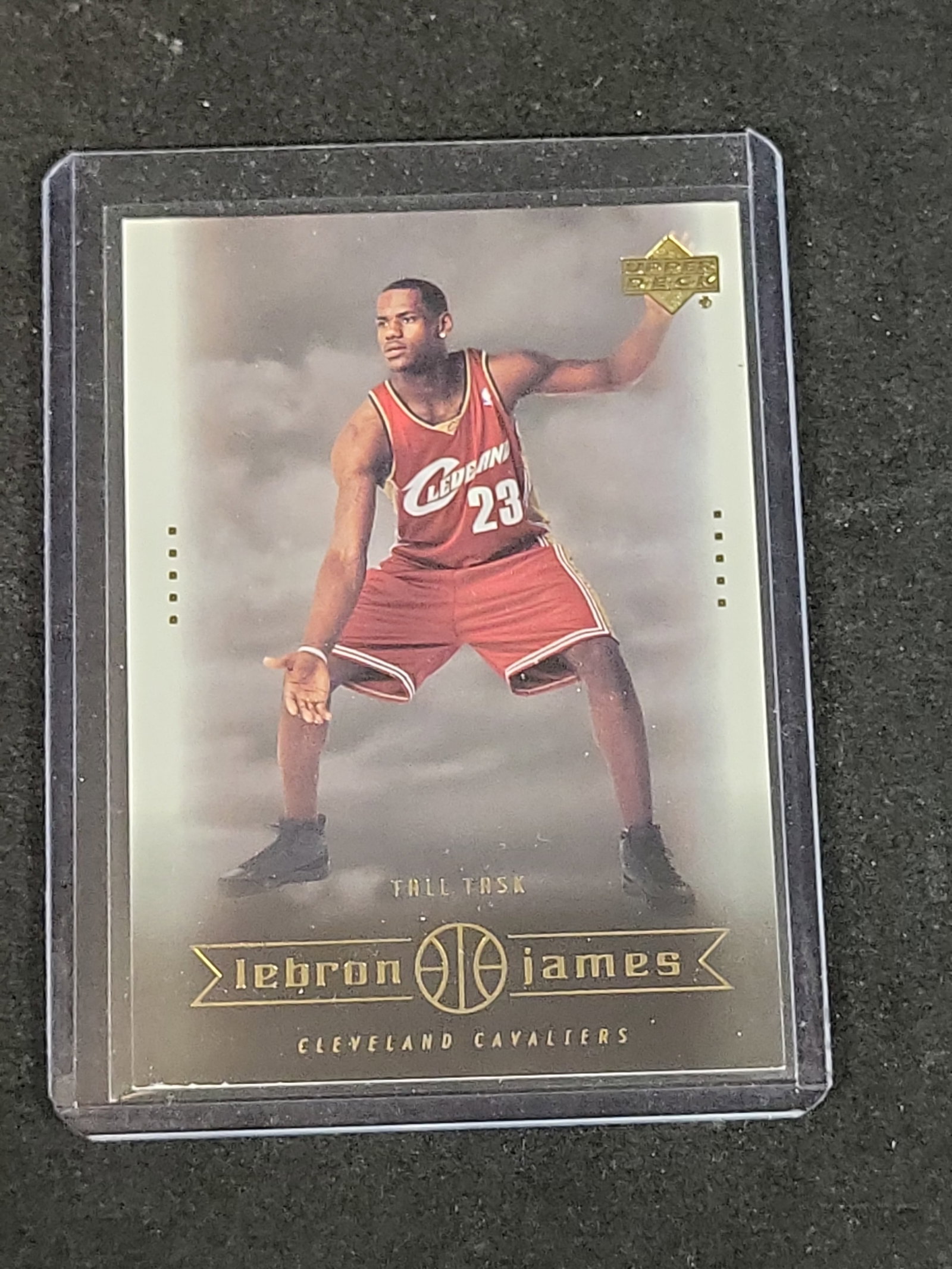 I03163 | 2003-04 Upper Deck LeBron James Tall Task Rookie Card #27 (1 of 2)