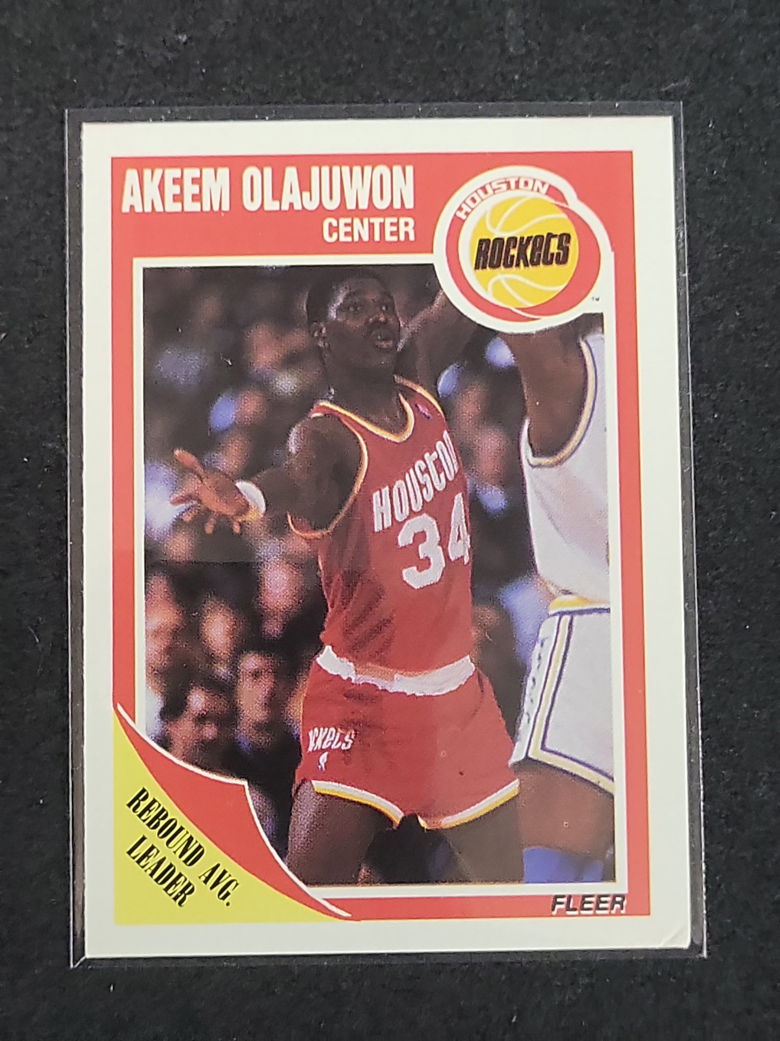I03131 | 1989 Fleer Akeem Olajuwon #61 Houston Rockets Basketball Card: BID PER WHAT YOU SEE IN THE PHOTO, NOT THE AI GENERATED TITLES AND DESCRIPTIONS! 1989 Fleer Akeem Olajuwon #61 Houston Rockets Basketball Card This 1989 Fleer basketball card features Houston Rockets 