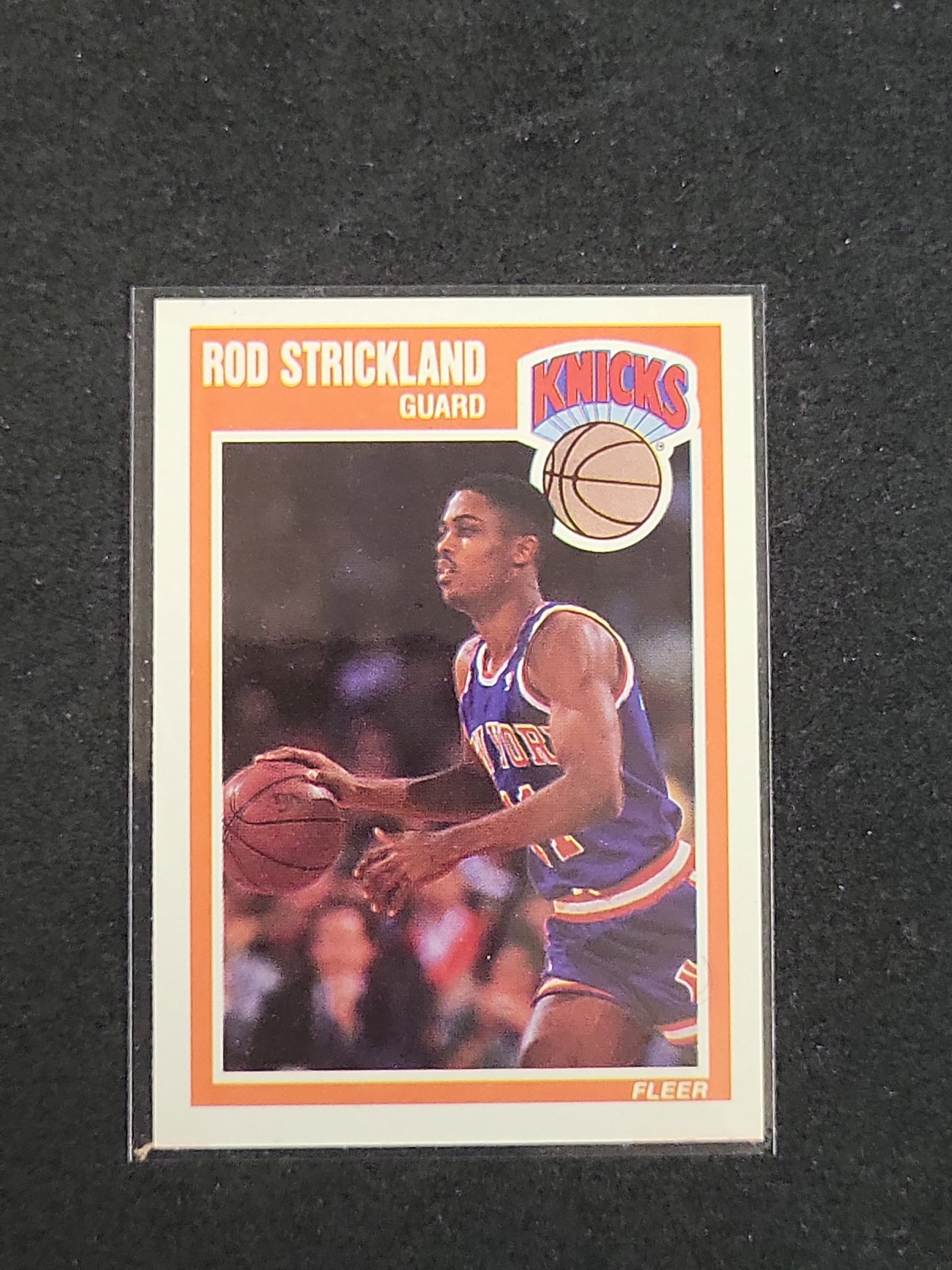 I03162 | 1989-90 Fleer Basketball Rod Strickland Rookie Card #104 New York Knicks: BID PER WHAT YOU SEE IN THE PHOTO, NOT THE AI GENERATED TITLES AND DESCRIPTIONS! 1989-90 Fleer Basketball Rod Strickland Rookie Card #104 New York Knicks This is a 1989-90 Fleer basketball card featur