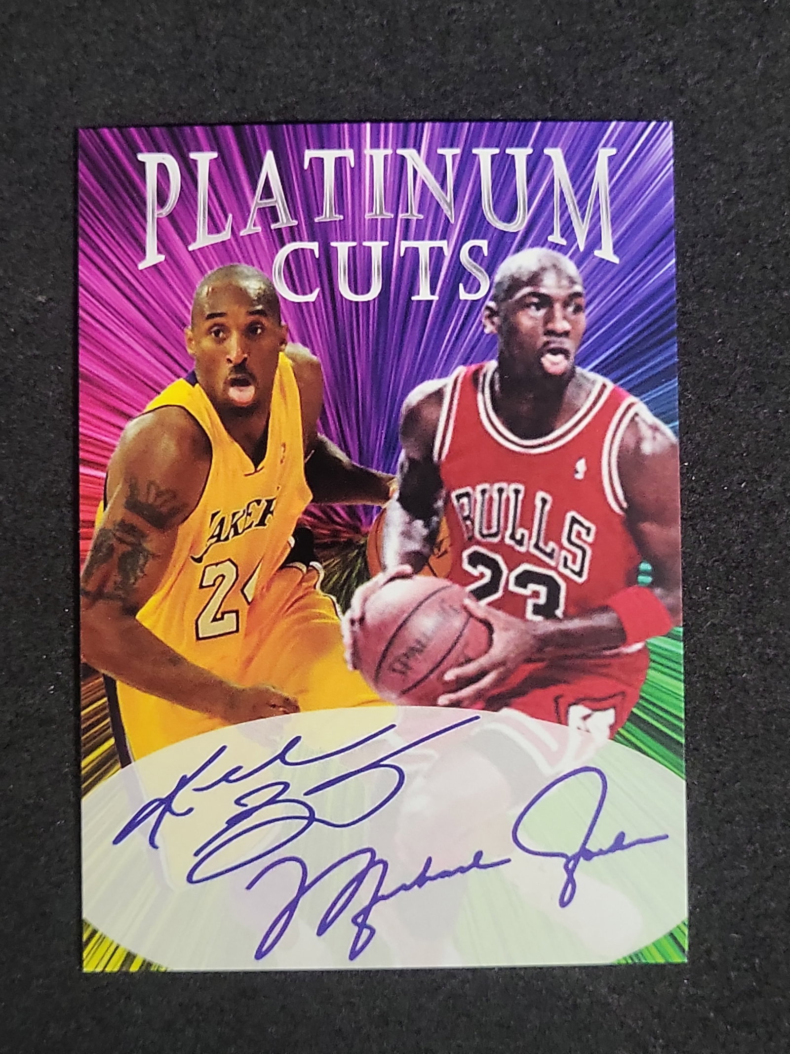 I03277 | Kobe Bryant and Michael Jordan Platinum Dual Cuts Facsimile Autograph Novelty Card Limited: BID PER WHAT YOU SEE IN THE PHOTO, NOT THE AI GENERATED TITLES AND DESCRIPTIONS! This is an unlicensed novelty custom sports trading card featuring Michael Jordan of the Chicago Bulls and Kobe Bryant 