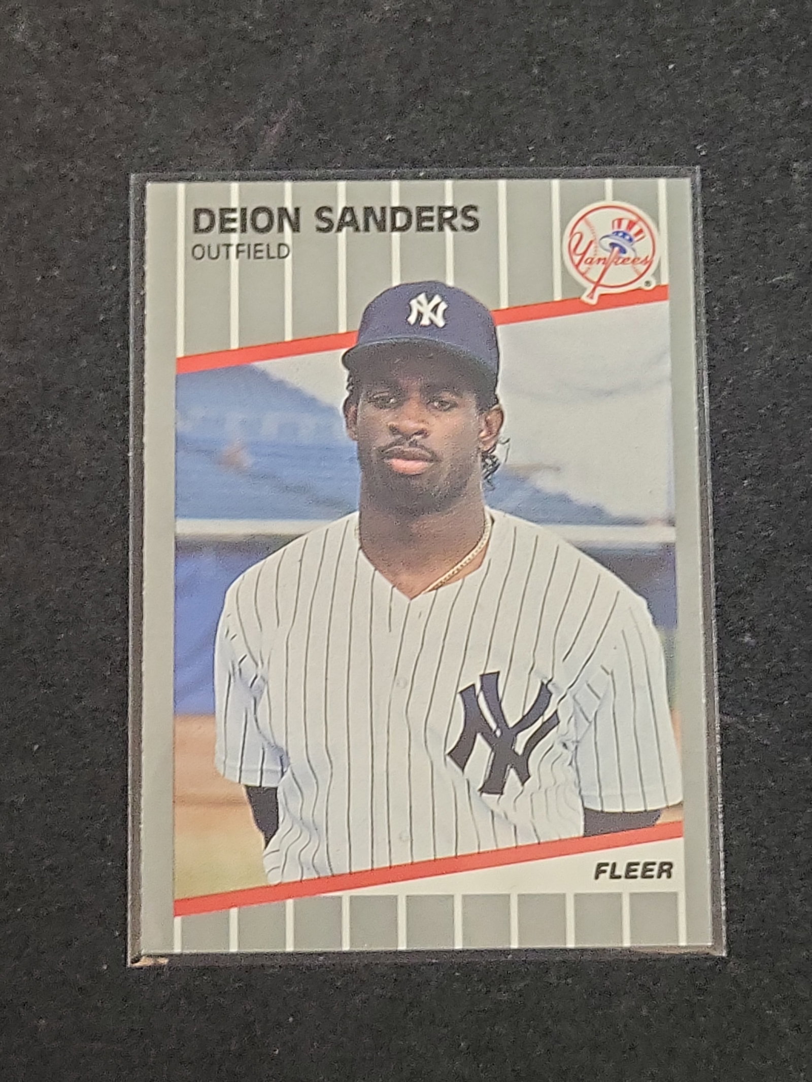 I03138 | 1989 Fleer Update Deion Sanders Rookie Card #U-53 New York Yankees: BID PER WHAT YOU SEE IN THE PHOTO, NOT THE AI GENERATED TITLES AND DESCRIPTIONS! 1989 Fleer Update Deion Sanders Rookie Card #U-53 New York Yankees This is a 1989 Fleer Update baseball trading card fe