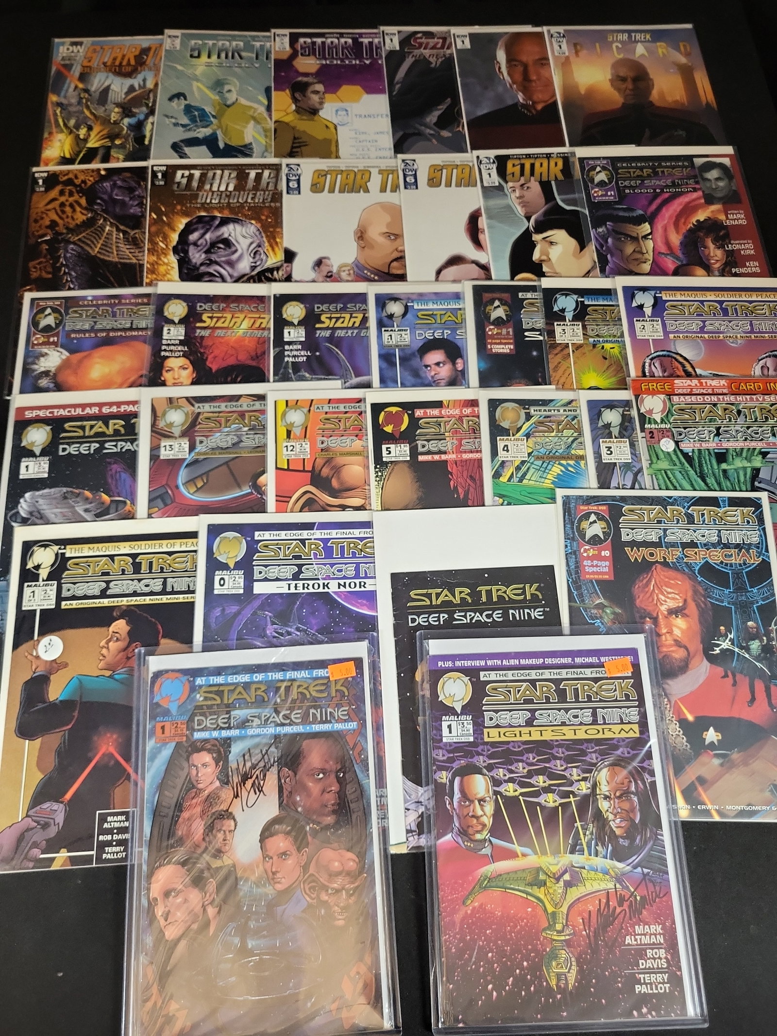 I03780 | A Collection of Star Trek Comic Books Including Malibu Deep Space Nine and IDW Publishing (1 of 13)