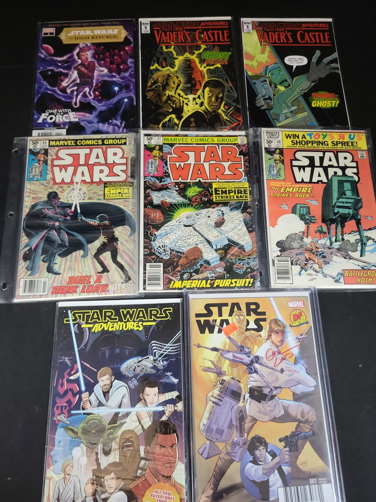 I03793 | An Assortment of Vintage and Modern Star Wars Comic Books: BID PER WHAT YOU SEE IN THE PHOTO, NOT THE AI GENERATED TITLES AND DESCRIPTIONS! This collection features various Star Wars comic books published by Marvel Comics Group and IDW Publishing. The lot inc