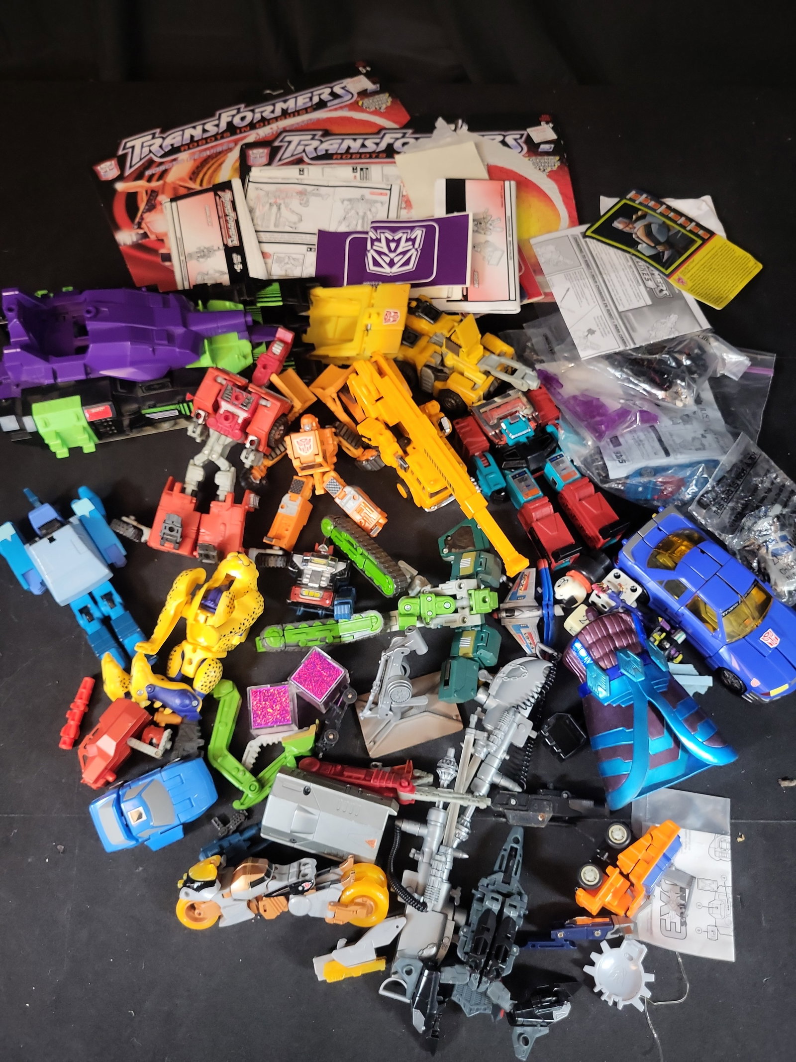 I03506 | A Collection of Vintage and Modern Hasbro and Takara Transformers Action Figures (1 of 11)