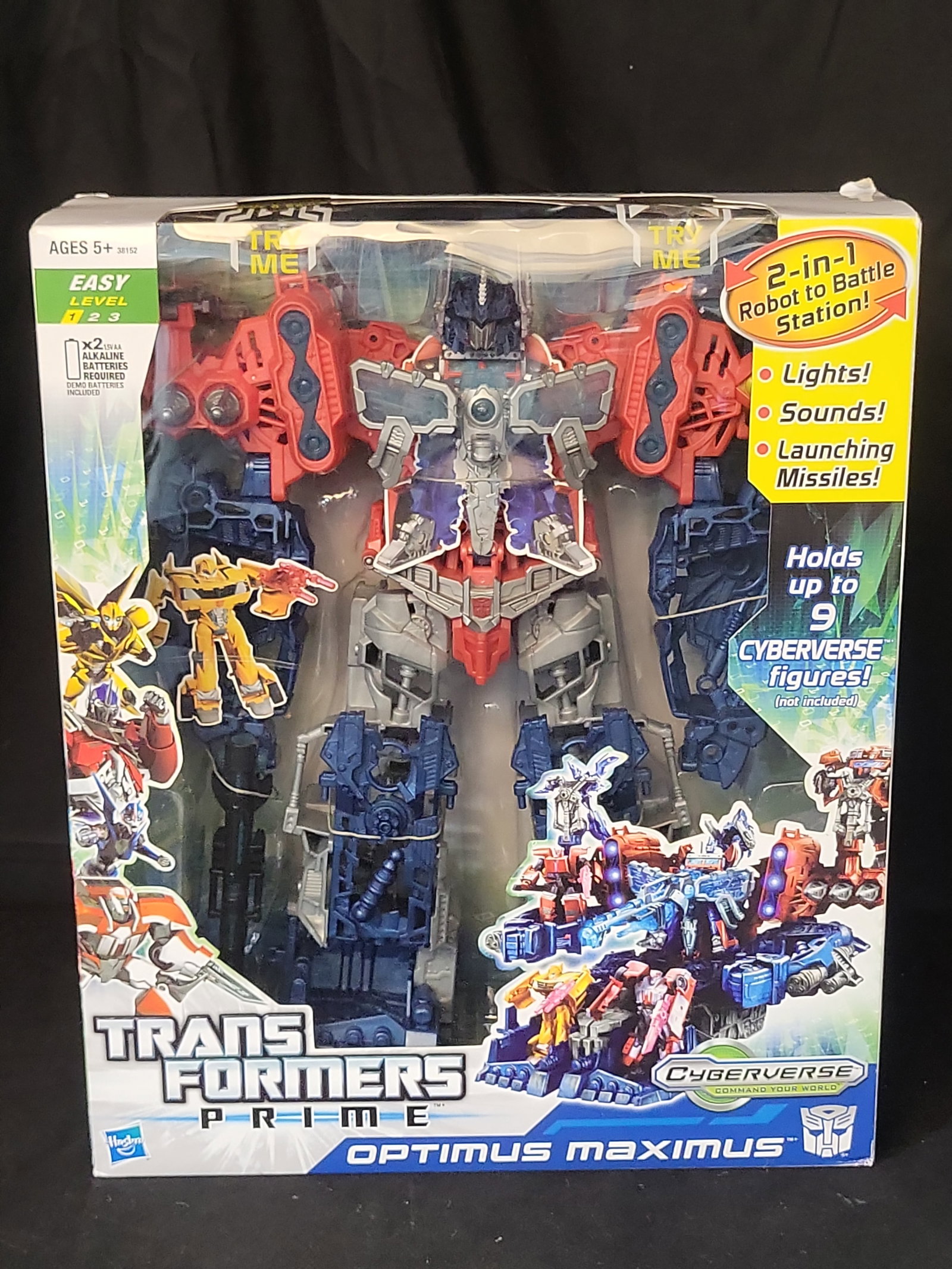 I03515 | Three Hasbro Transformers Prime Cyberverse Action Figures Including Optimus Maximus (1 of 10)