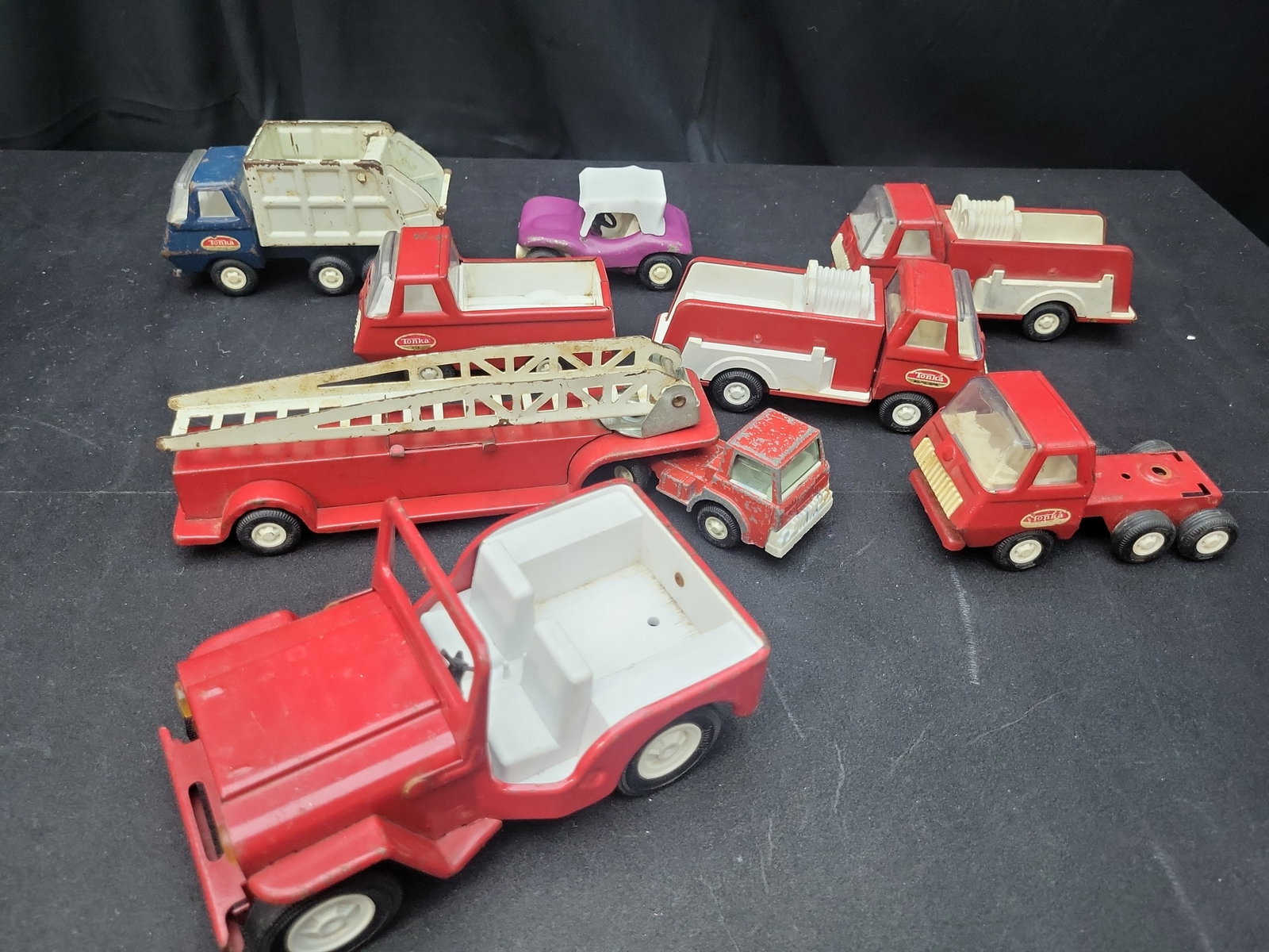 I03607 | A Collection of Vintage Tiny Tonka Pressed Steel Toy Vehicles (1 of 20)