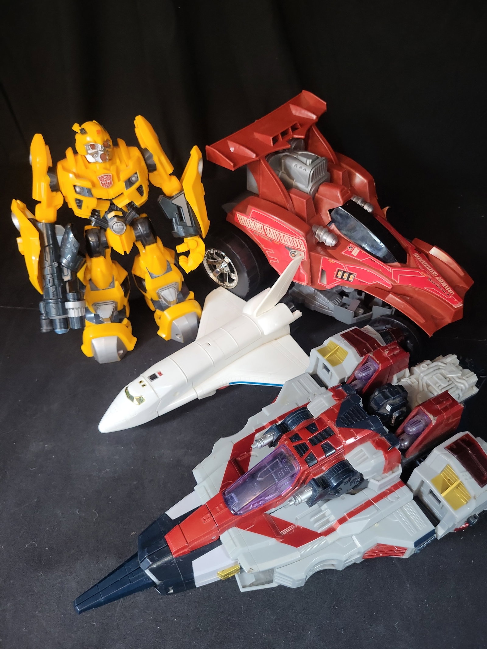 I03513 | A Collection of Transforming Robot Action Figures Including Hasbro Transformers Cybertron (1 of 10)