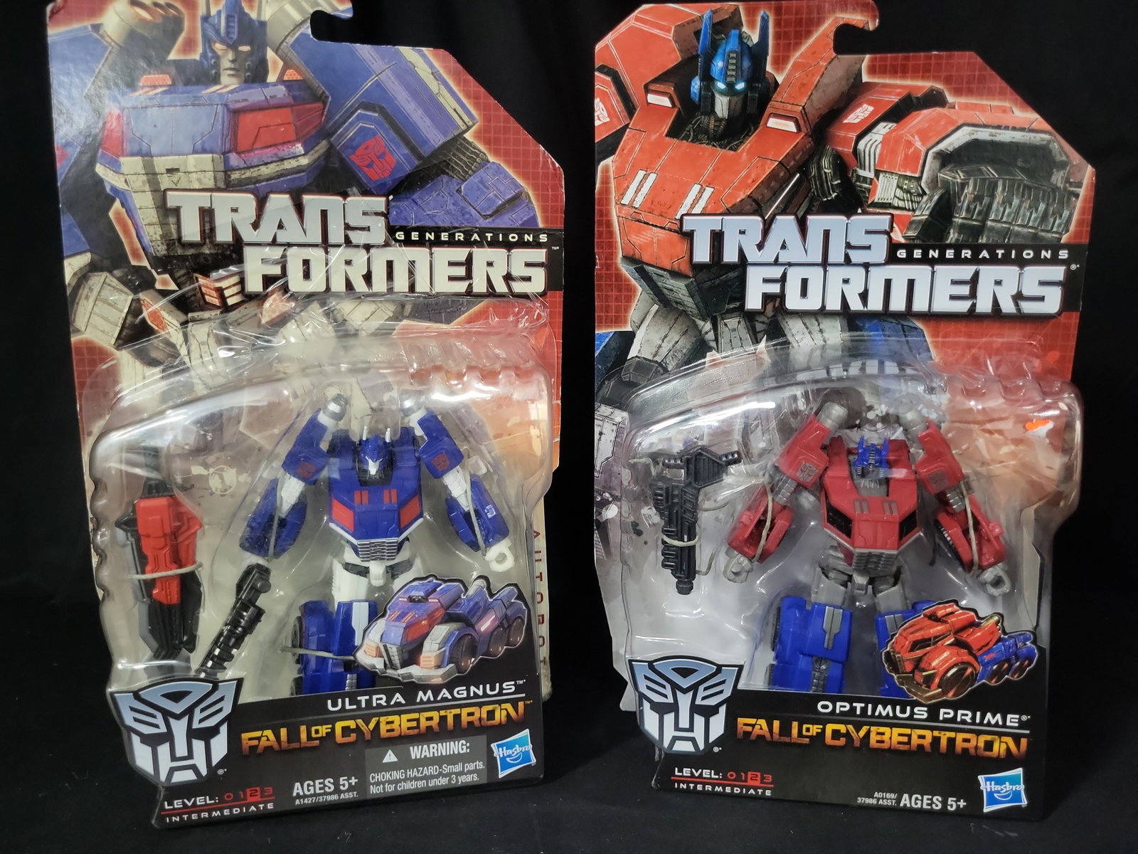 I03543 | A Pair of Hasbro Transformers Generations Fall of Cybertron Action Figures (1 of 6)