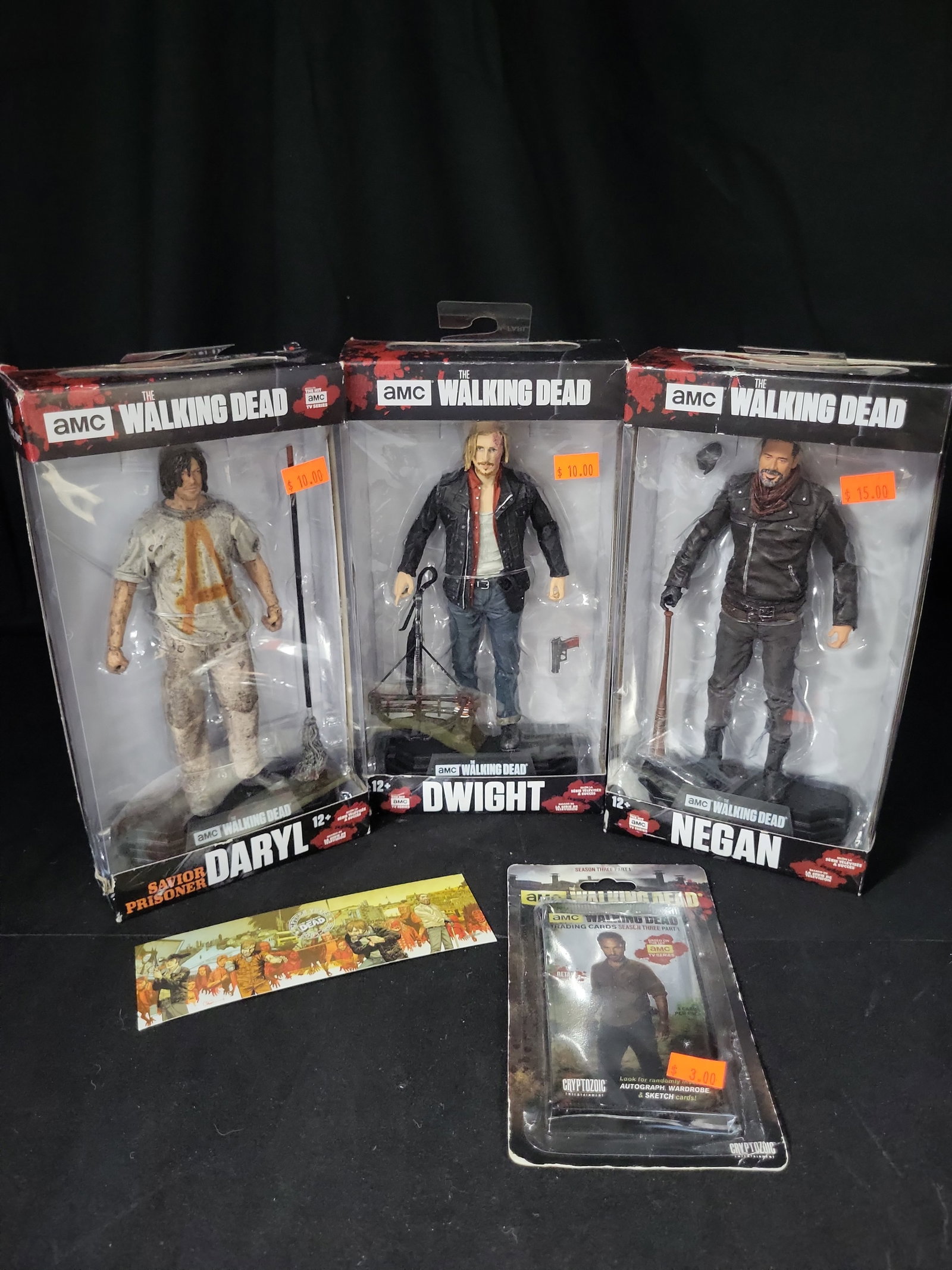 I03529 | Five The Walking Dead Collectible Items Including McFarlane Toys Action Figures and (1 of 10)