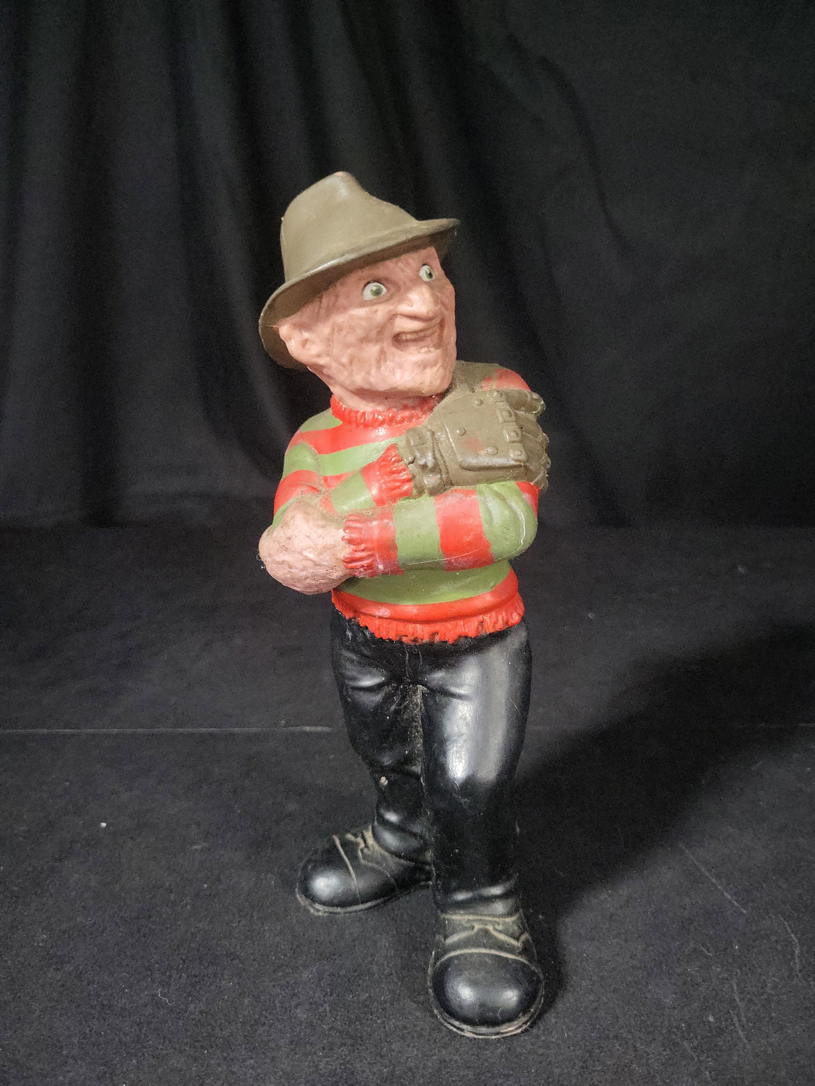 I03849 | 1989 LJN A Nightmare on Elm Street Freddy Krueger Figure: BID PER WHAT YOU SEE IN THE PHOTO, NOT THE AI GENERATED TITLES AND DESCRIPTIONS! This vintage collectible figure represents the character Freddy Krueger from the A Nightmare on Elm Street film series,
