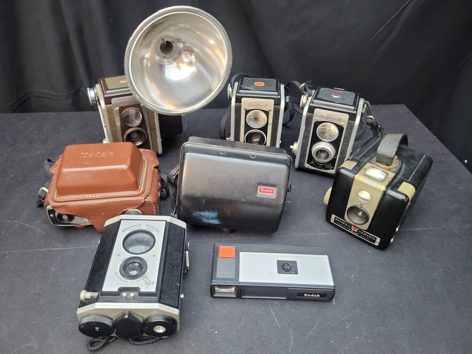 I03636 | A Collection of Eight Vintage Kodak Cameras Including Duaflex, Instamatic, and Brownie (1 of 20)