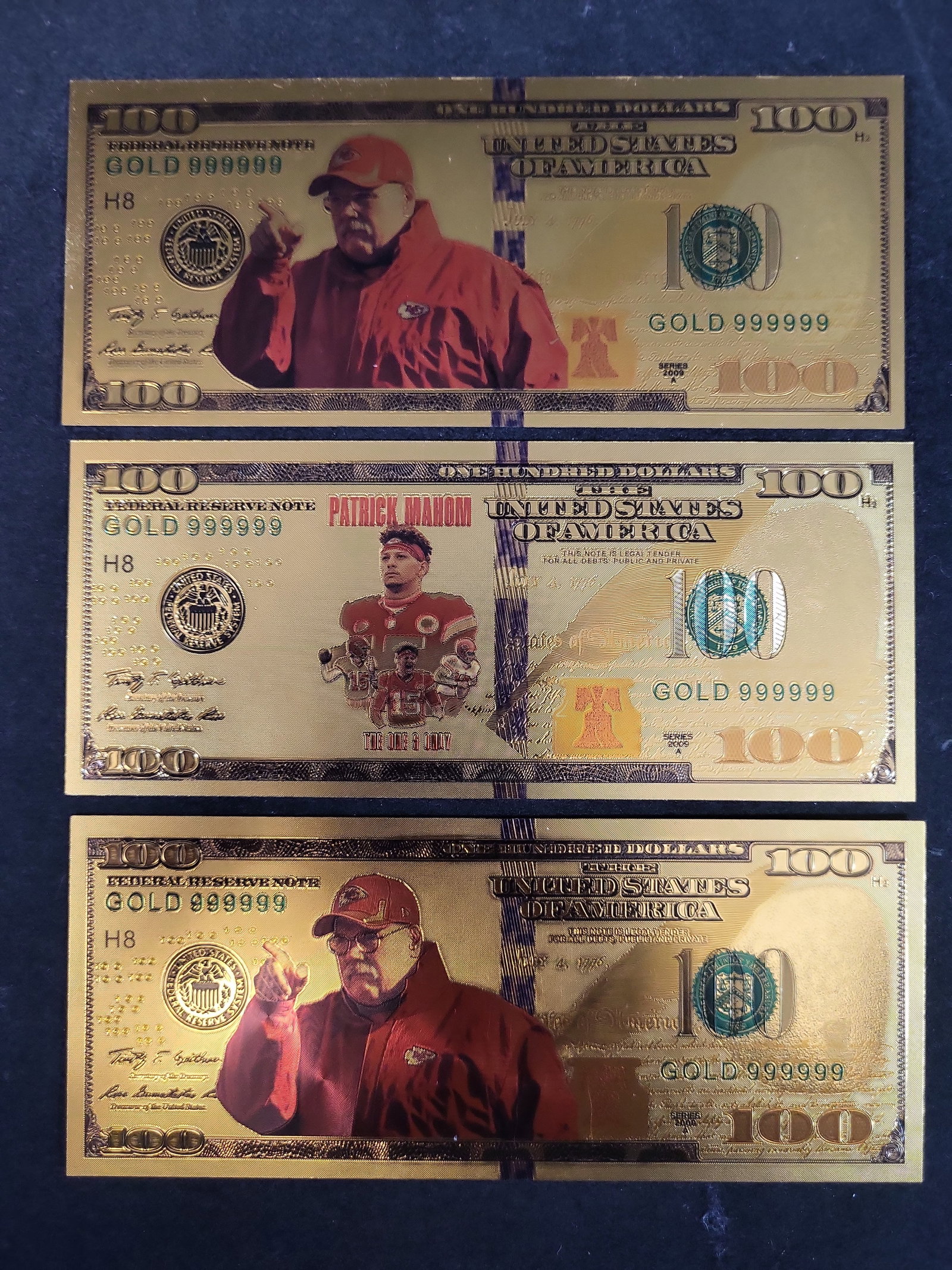 I03654 | A Trio of Kansas City Chiefs Gold Foil Novelty Banknotes Featuring Patrick Mahomes and: BID PER WHAT YOU SEE IN THE PHOTO, NOT THE AI GENERATED TITLES AND DESCRIPTIONS! A Trio of Kansas City Chiefs Gold Foil Novelty Banknotes Featuring Patrick Mahomes and Travis Kelce A trio of novelty c