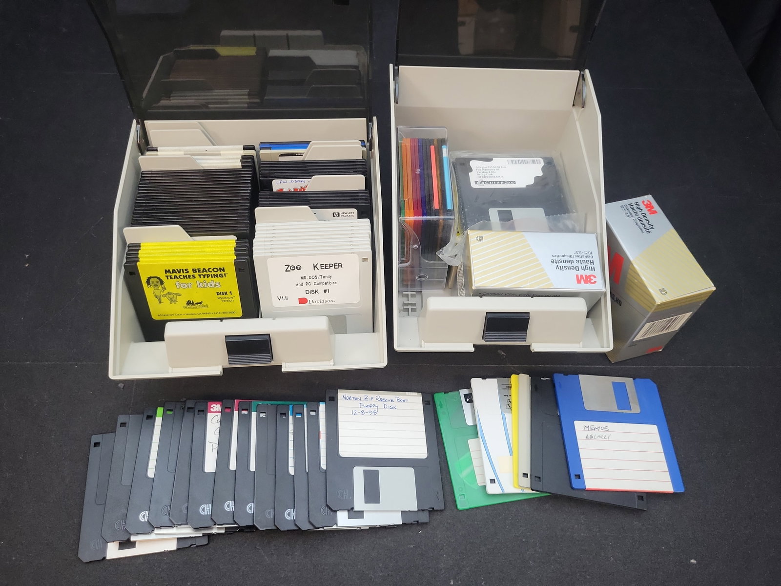I03865 | An Assortment of Approximately 100+ Vintage 3.5-inch Floppy Diskettes and Storage Cases: BID PER WHAT YOU SEE IN THE PHOTO, NOT THE AI GENERATED TITLES AND DESCRIPTIONS! This lot consists of approximately 100+ vintage 3.5-inch high-density (HD) floppy diskettes with a 1.44 MB capacity. Th
