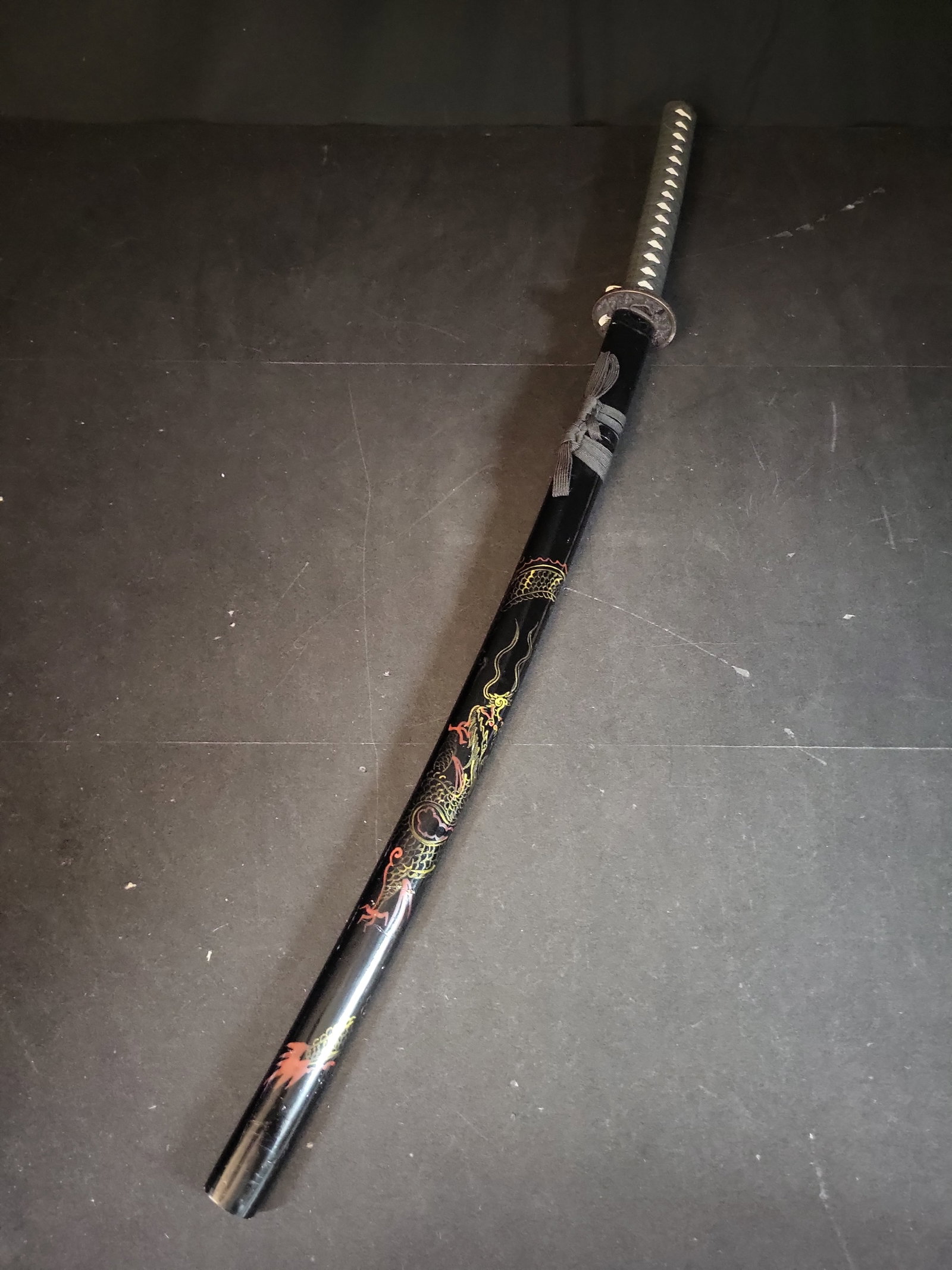 I04728 | Modern Decorative Dragon Scabbard Katana: IMPORTANT â€“ PLEASE REVIEW BEFORE BIDDING: Aeron House makes every effort to accurately identify and describe each lot; however, titles and descriptions may contain errors, omissions, or AI-a