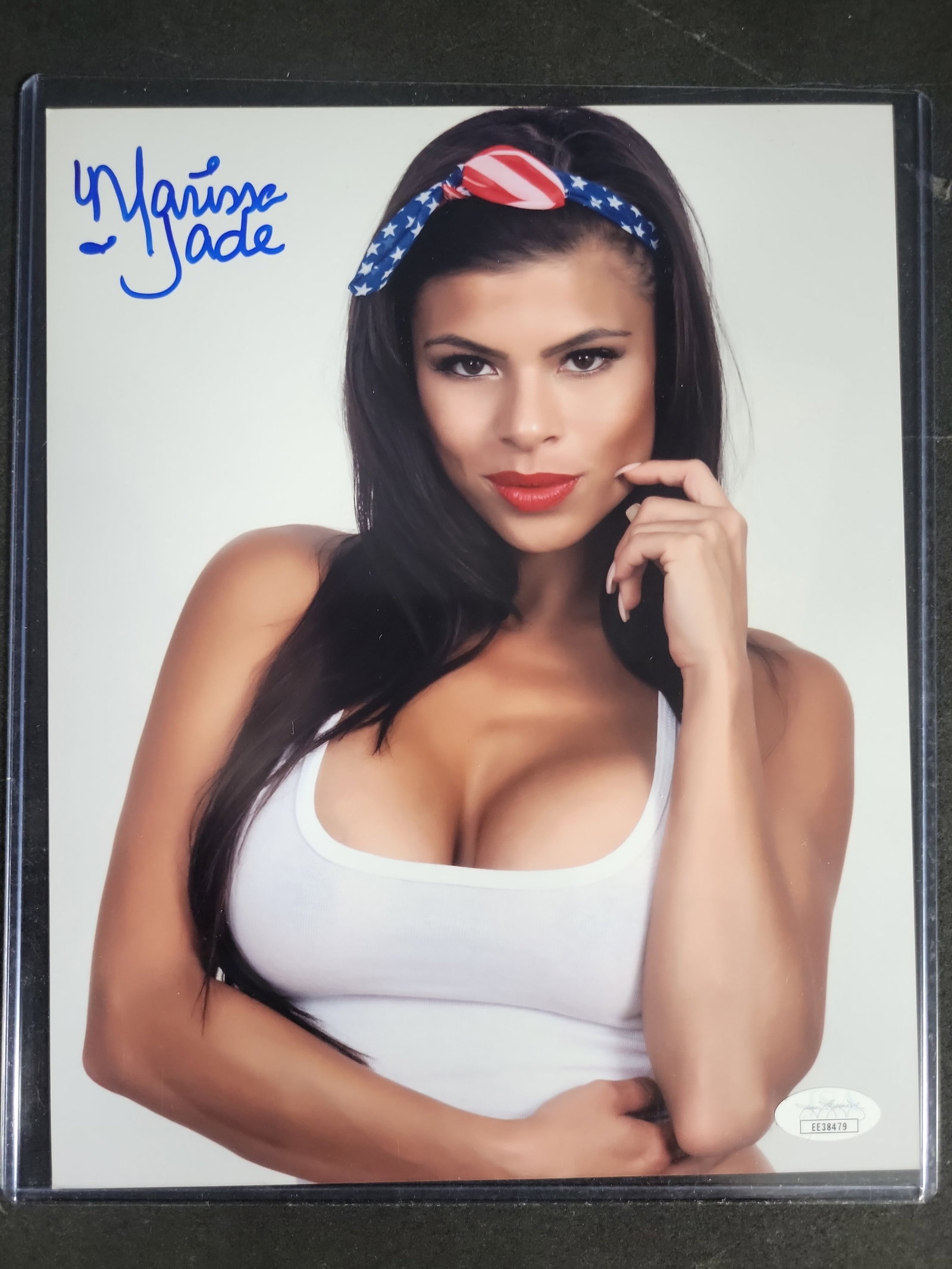 I04396 | Signed Marissa Jade 8x10 Photograph: IMPORTANT â€“ PLEASE REVIEW BEFORE BIDDING: Aeron House makes every effort to accurately identify and describe each lot; however, titles and descriptions may contain errors, omissions, or AI-a