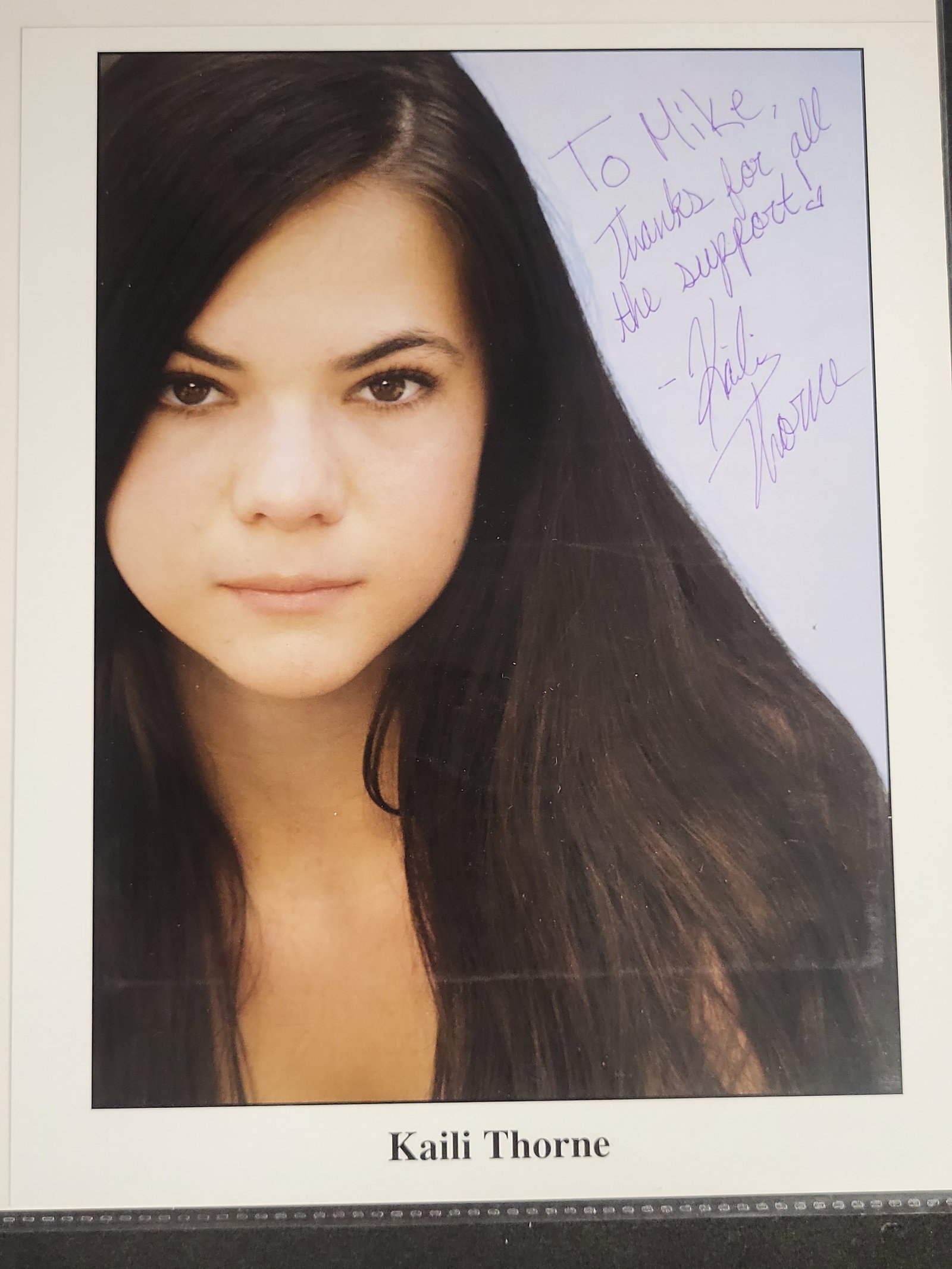I04423 | Kaili Thorne Autographed Color Photograph: IMPORTANT â€“ PLEASE REVIEW BEFORE BIDDING: Aeron House makes every effort to accurately identify and describe each lot; however, titles and descriptions may contain errors, omissions, or AI-a