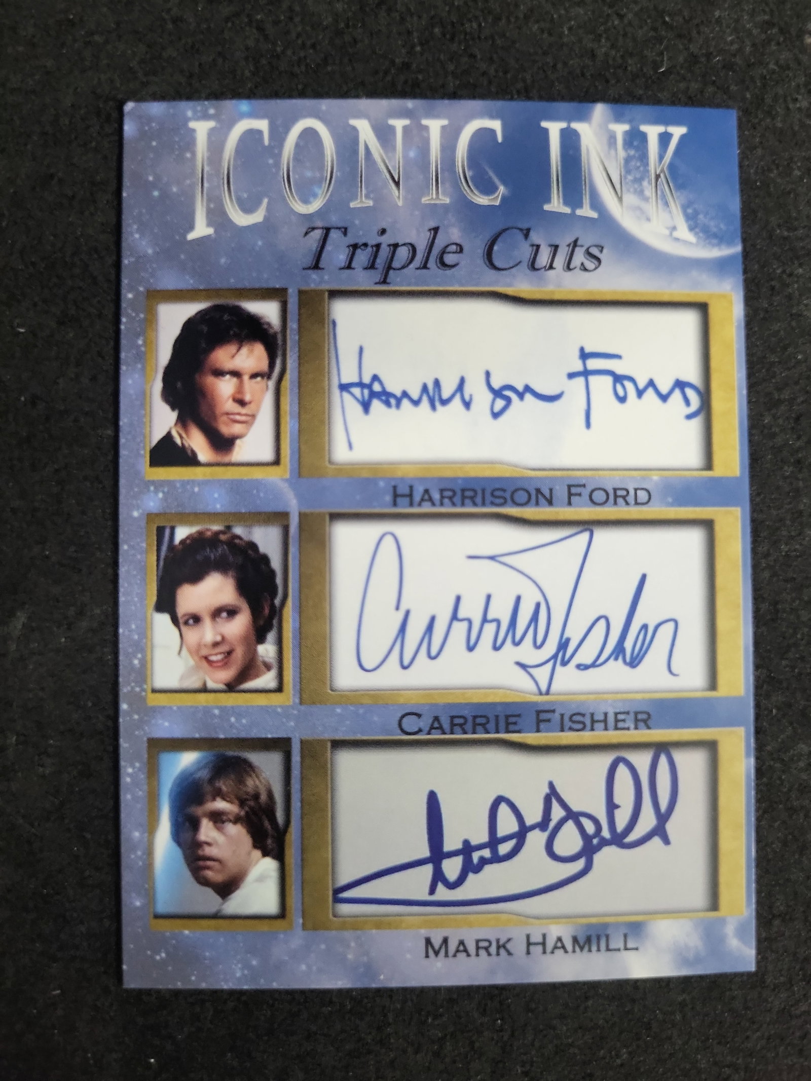 I03604 | Iconic Ink Triple Cuts Star Wars Facsimile Triple Autograph Card Harrison Ford Carrie: IMPORTANT â€“ PLEASE REVIEW BEFORE BIDDING: Aeron House makes every effort to accurately identify and describe each lot; however, titles and descriptions may contain errors, omissions, or AI-a