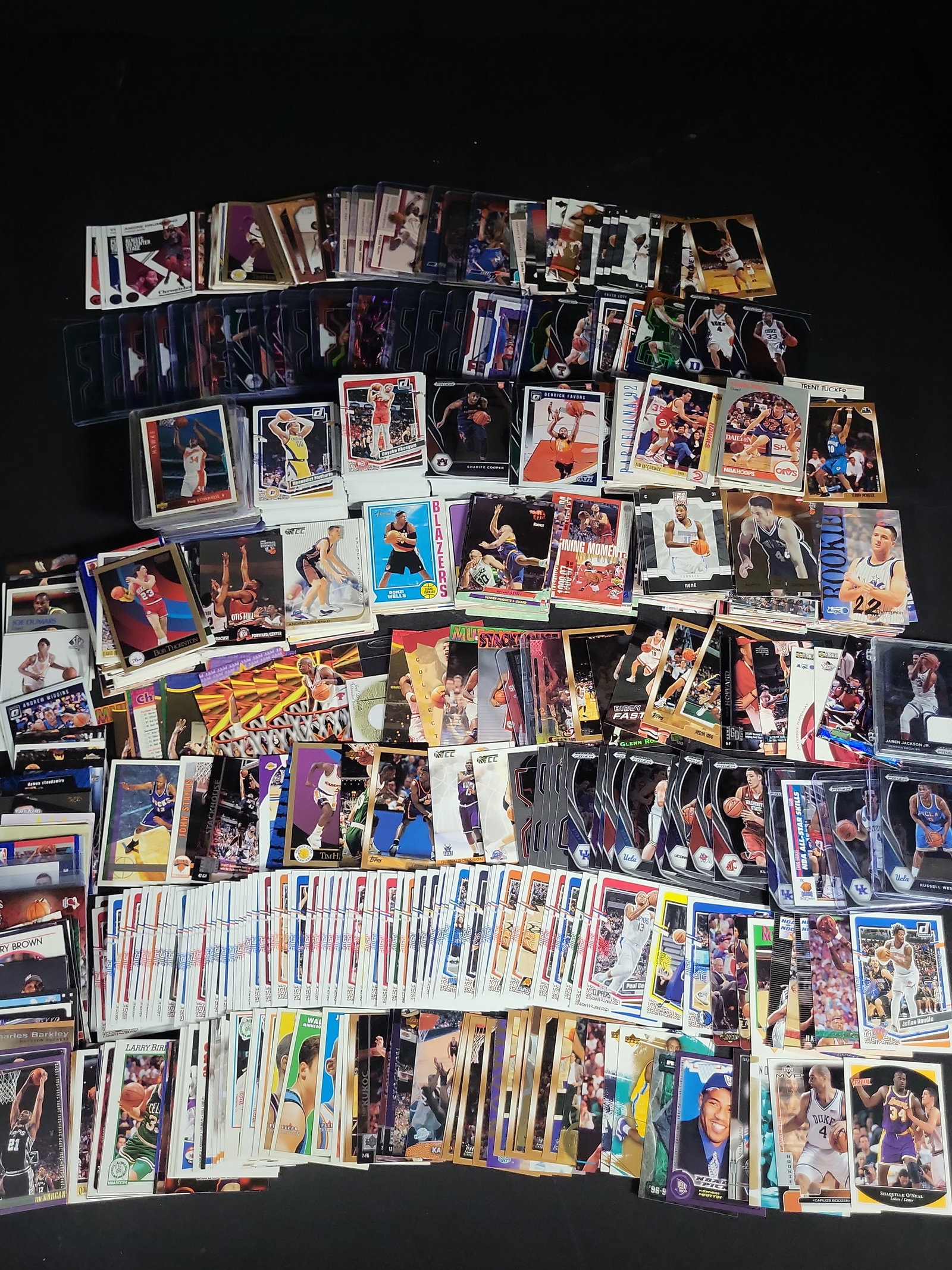 I04652 | Large Lot of Basketball Cards: IMPORTANT â€“ PLEASE REVIEW BEFORE BIDDING: Aeron House makes every effort to accurately identify and describe each lot; however, titles and descriptions may contain errors, omissions, or AI-a