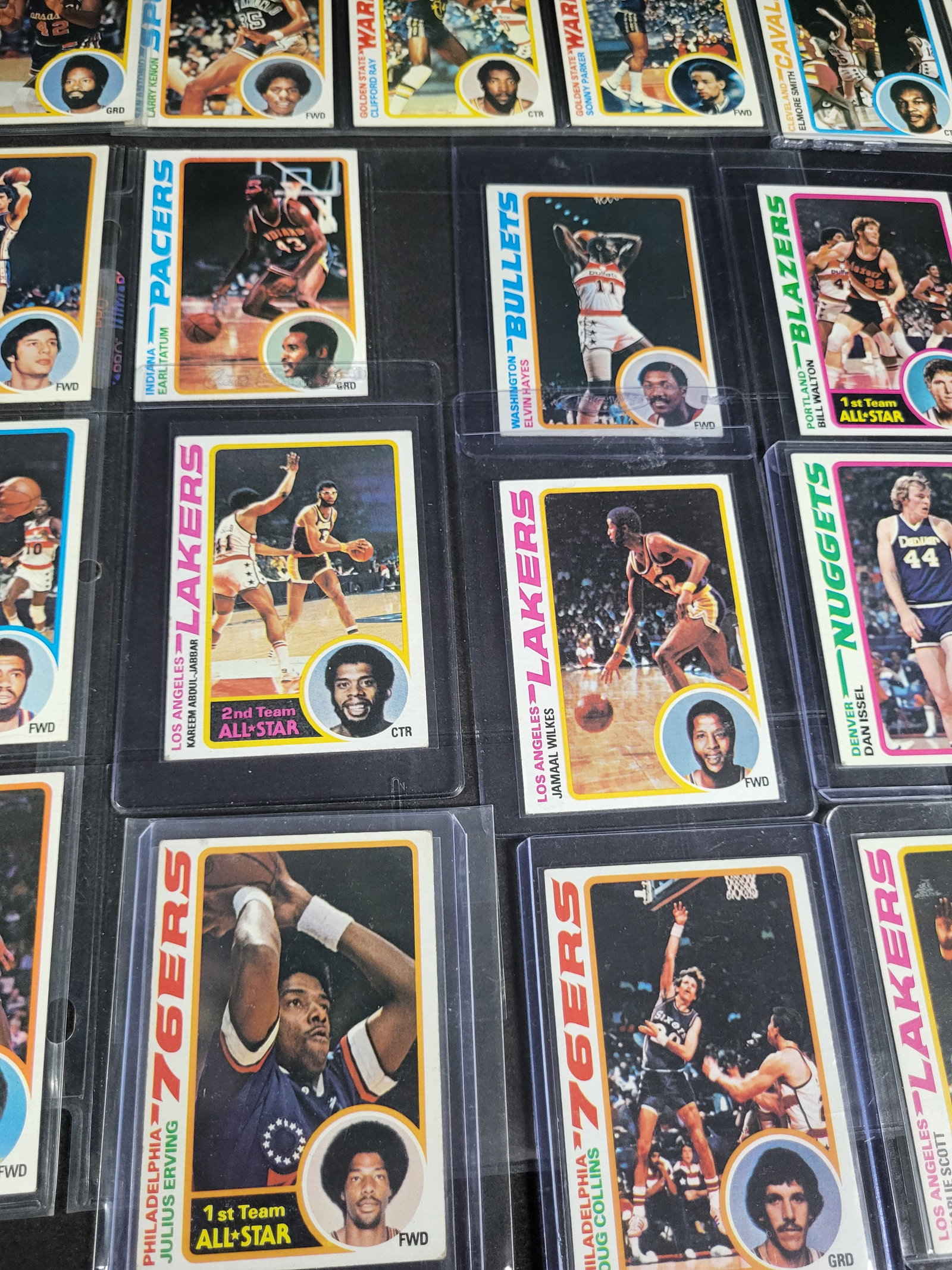 I04188 | 1977-78 Topps Basketball Card Collection: IMPORTANT â€“ PLEASE REVIEW BEFORE BIDDING: Aeron House makes every effort to accurately identify and describe each lot; however, titles and descriptions may contain errors, omissions, or AI-a