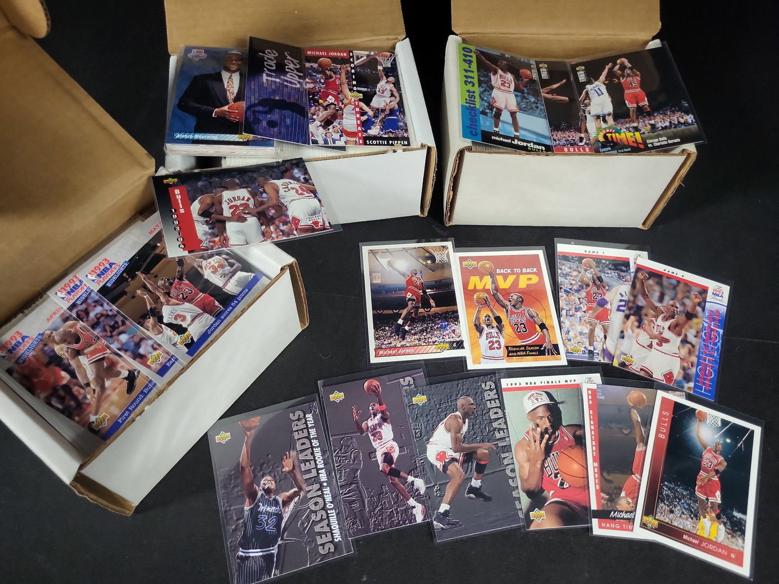 I03810 | An Assortment of Early 1990s Upper Deck and Collector's Choice Basketball Trading Cards: IMPORTANT â€“ PLEASE REVIEW BEFORE BIDDING: Aeron House makes every effort to accurately identify and describe each lot; however, titles and descriptions may contain errors, omissions, or AI-a
