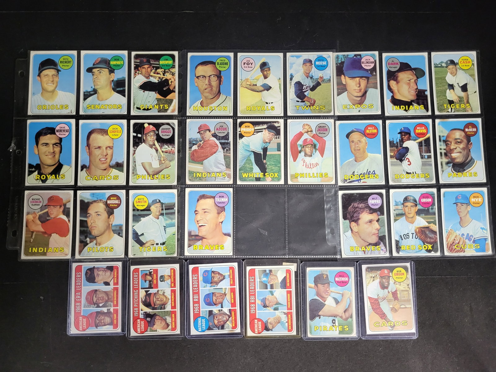 I04187 | A Collection of Vintage Baseball Cards: IMPORTANT â€“ PLEASE REVIEW BEFORE BIDDING: Aeron House makes every effort to accurately identify and describe each lot; however, titles and descriptions may contain errors, omissions, or AI-a
