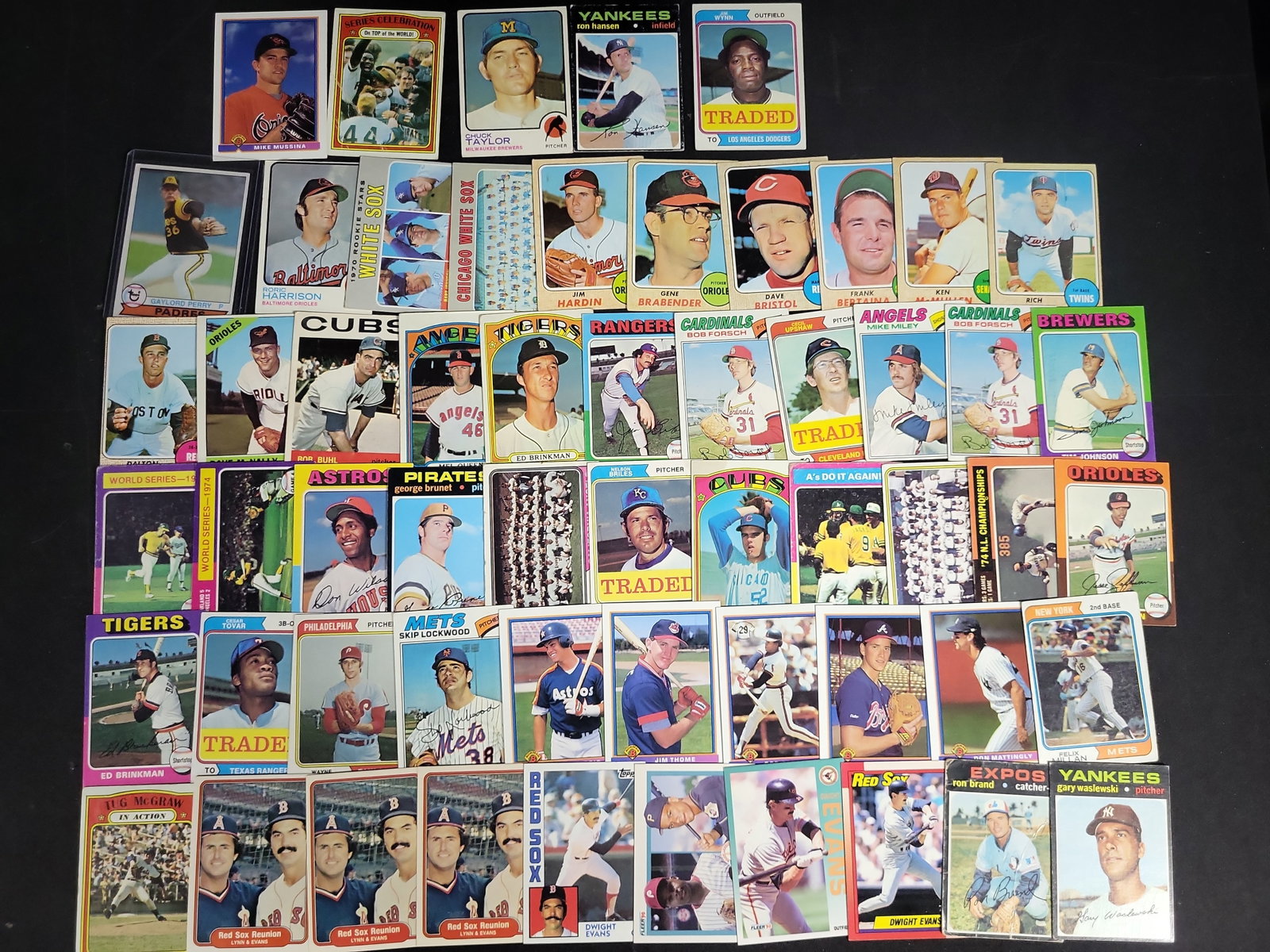 I04486 | Vintage and Modern Baseball Card Collection: IMPORTANT â€“ PLEASE REVIEW BEFORE BIDDING: Aeron House makes every effort to accurately identify and describe each lot; however, titles and descriptions may contain errors, omissions, or AI-a