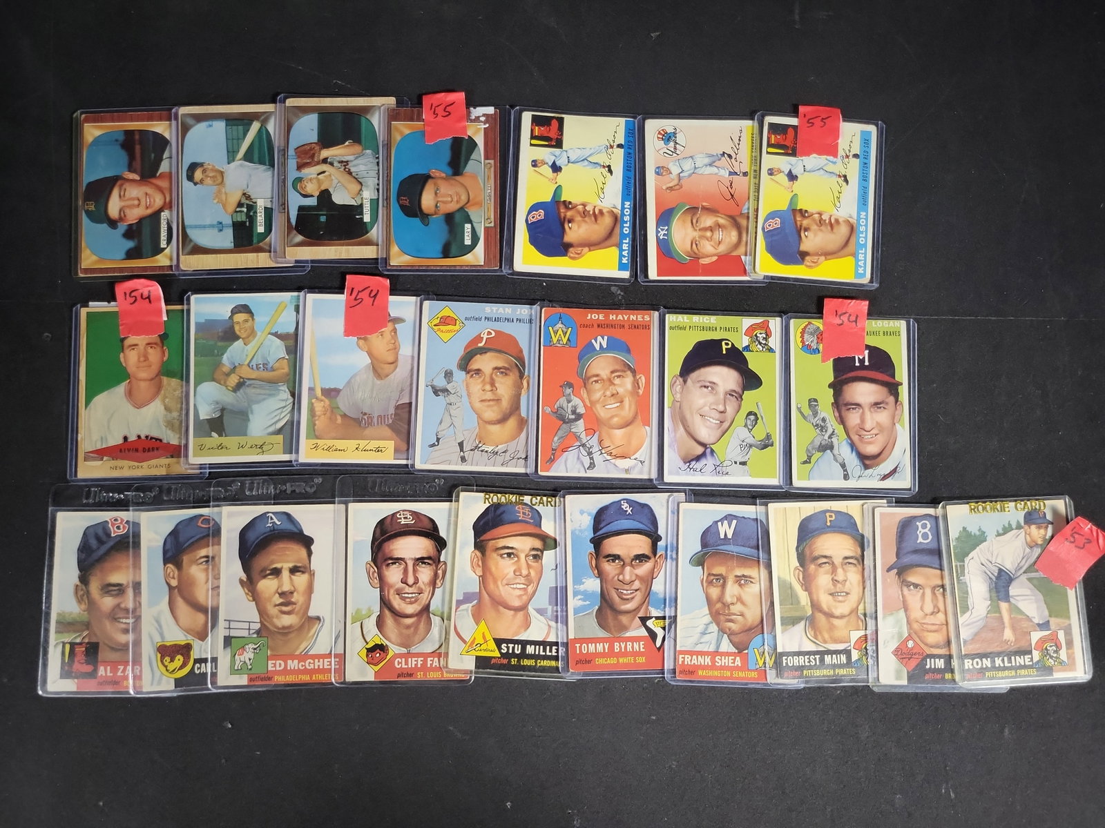 I04242 | An Assortment of Vintage Baseball Cards (1 of 7)