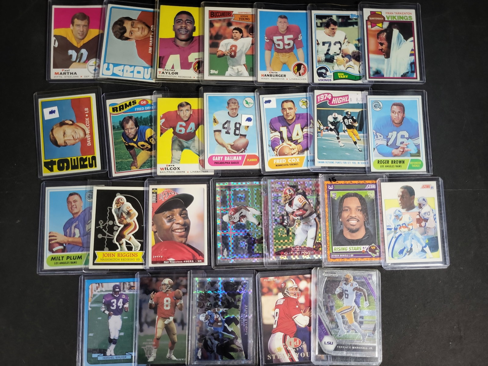 I04256 | A Collection of Professional Football Cards: IMPORTANT â€“ PLEASE REVIEW BEFORE BIDDING: Aeron House makes every effort to accurately identify and describe each lot; however, titles and descriptions may contain errors, omissions, or AI-a