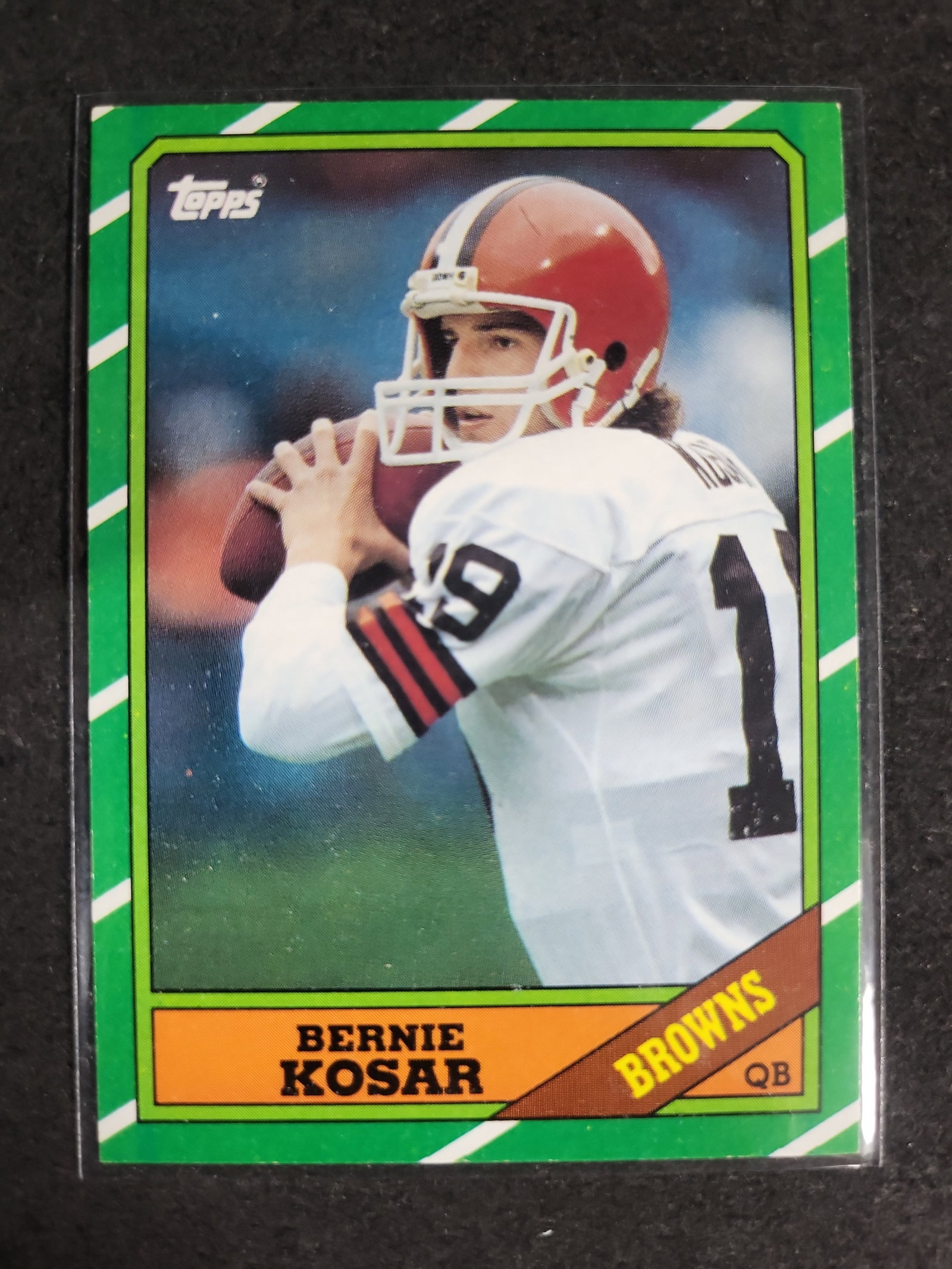 I04270 | 1986 Topps Bernie Kosar Rookie Card: IMPORTANT â€“ PLEASE REVIEW BEFORE BIDDING: Aeron House makes every effort to accurately identify and describe each lot; however, titles and descriptions may contain errors, omissions, or AI-a