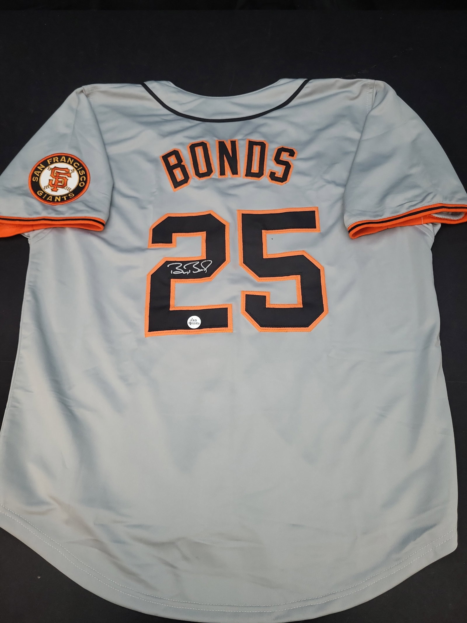 I03861 | Autographed Barry Bonds San Francisco Giants Gray Road Jersey: IMPORTANT â€“ PLEASE REVIEW BEFORE BIDDING: Aeron House makes every effort to accurately identify and describe each lot; however, titles and descriptions may contain errors, omissions, or AI-a