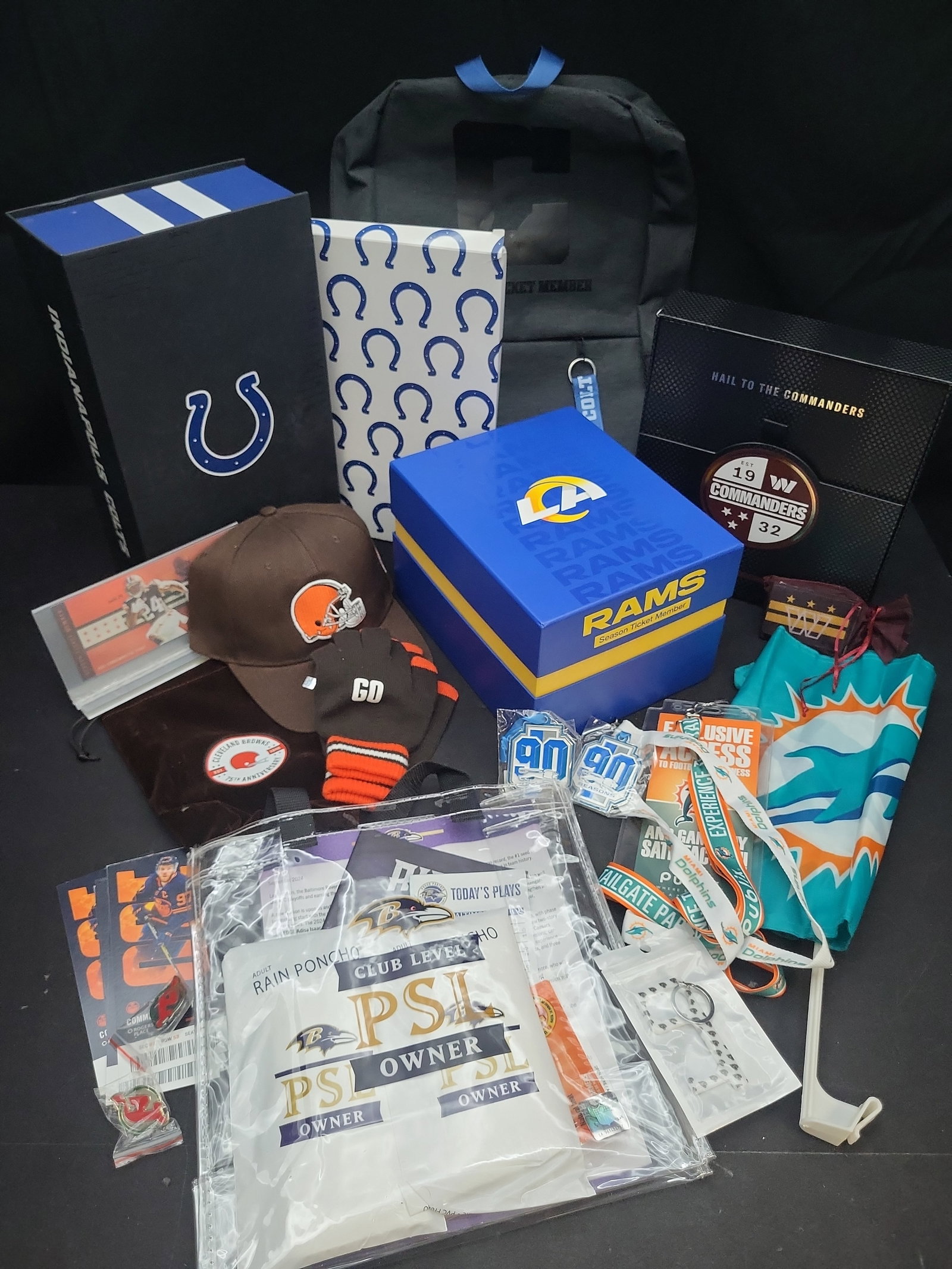 I04726 | An Assortment of Sports Memorabilia: IMPORTANT â€“ PLEASE REVIEW BEFORE BIDDING: Aeron House makes every effort to accurately identify and describe each lot; however, titles and descriptions may contain errors, omissions, or AI-a