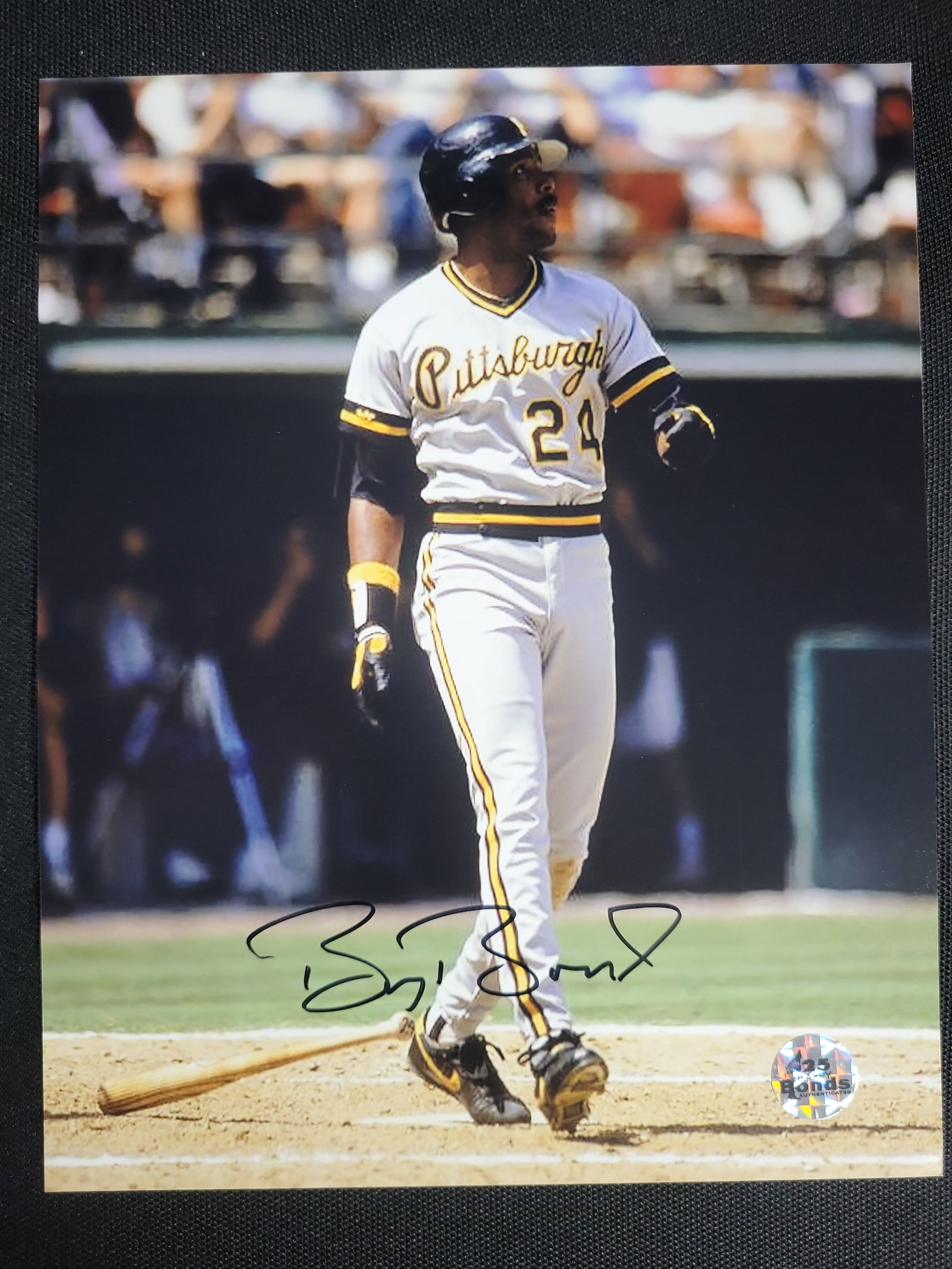 I04844 | Signed Barry Bonds Pirates Photo BBA: IMPORTANT â€“ PLEASE REVIEW BEFORE BIDDING: Aeron House makes every effort to accurately identify and describe each lot; however, titles and descriptions may contain errors, omissions, or AI-a