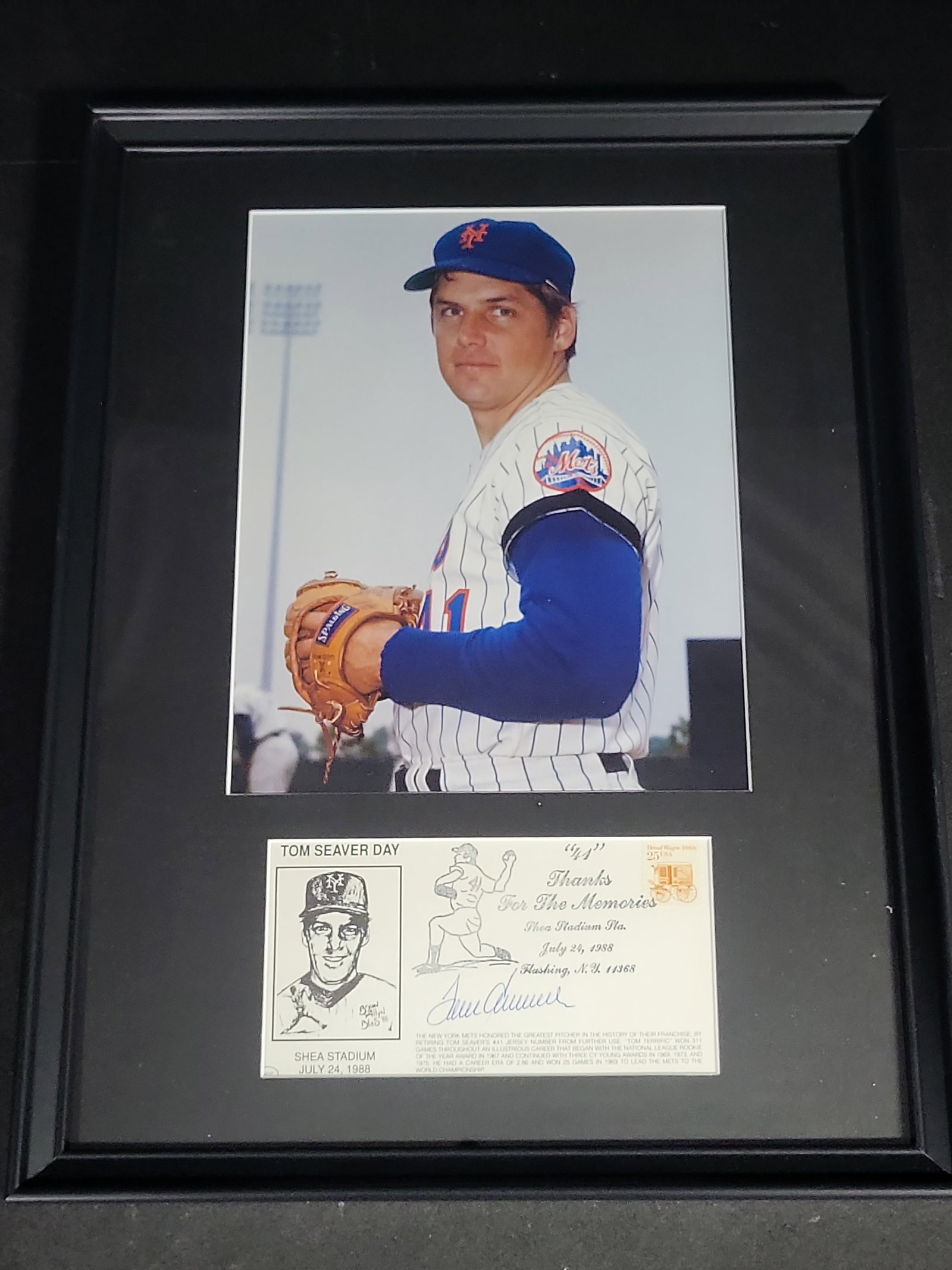 I04339 | Signed Tom Seaver Framed Mets Display: IMPORTANT â€“ PLEASE REVIEW BEFORE BIDDING: Aeron House makes every effort to accurately identify and describe each lot; however, titles and descriptions may contain errors, omissions, or AI-a