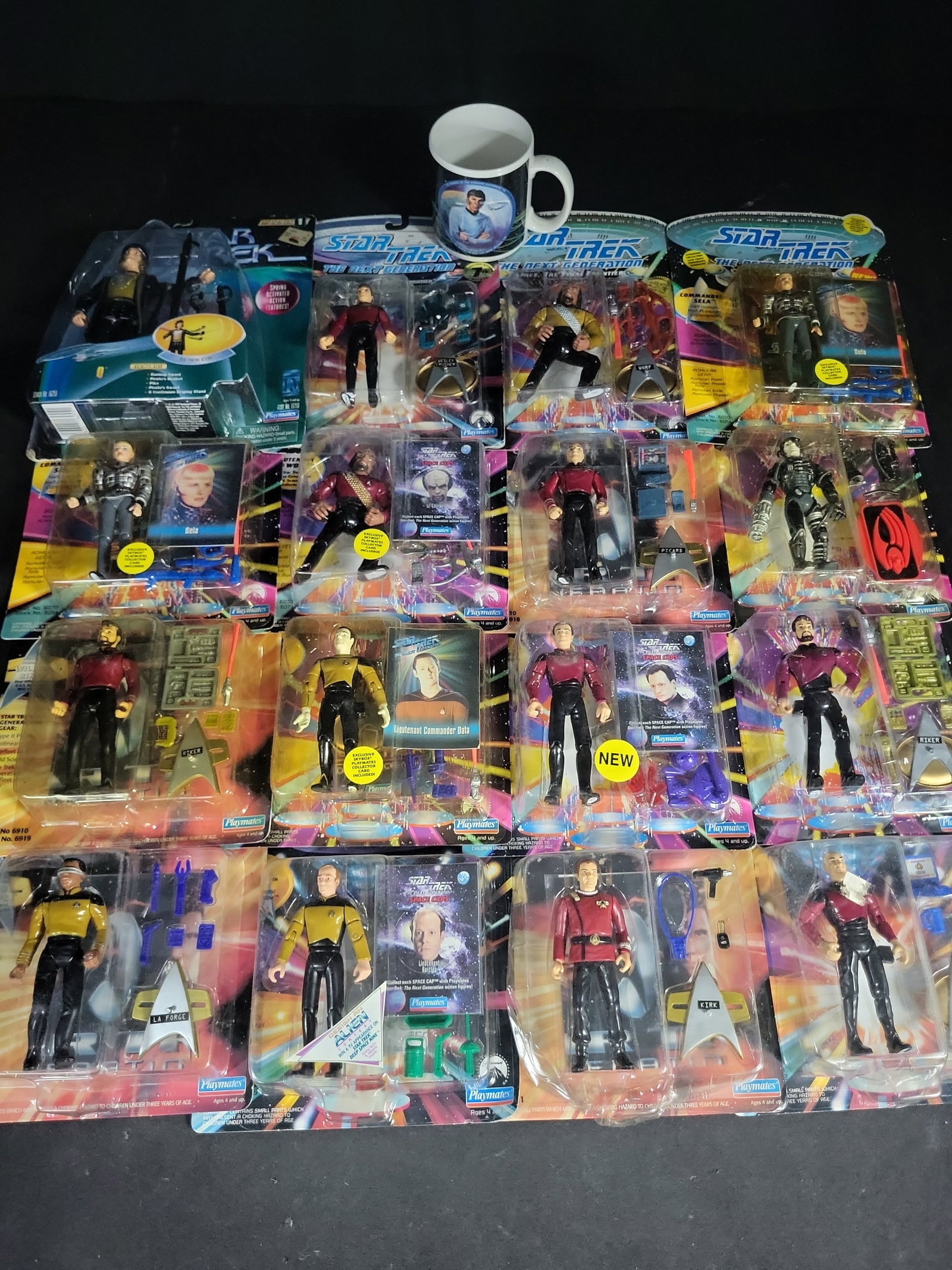 I04664 | Playmates Star Trek Figures and Mug (1 of 7)
