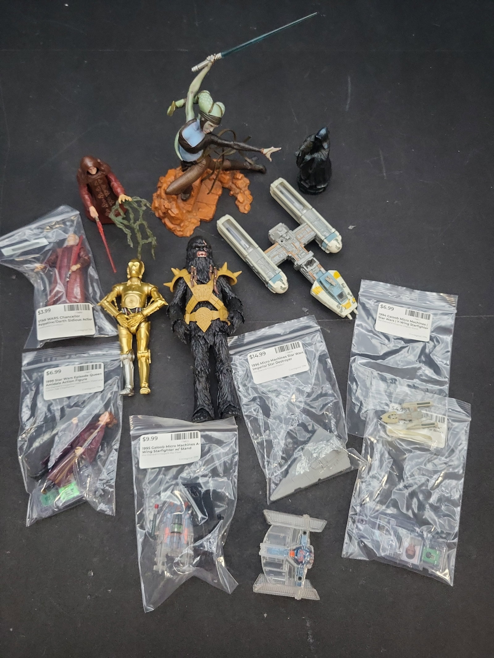 I04765 | Star Wars Figures and Vehicles Lot (1 of 18)