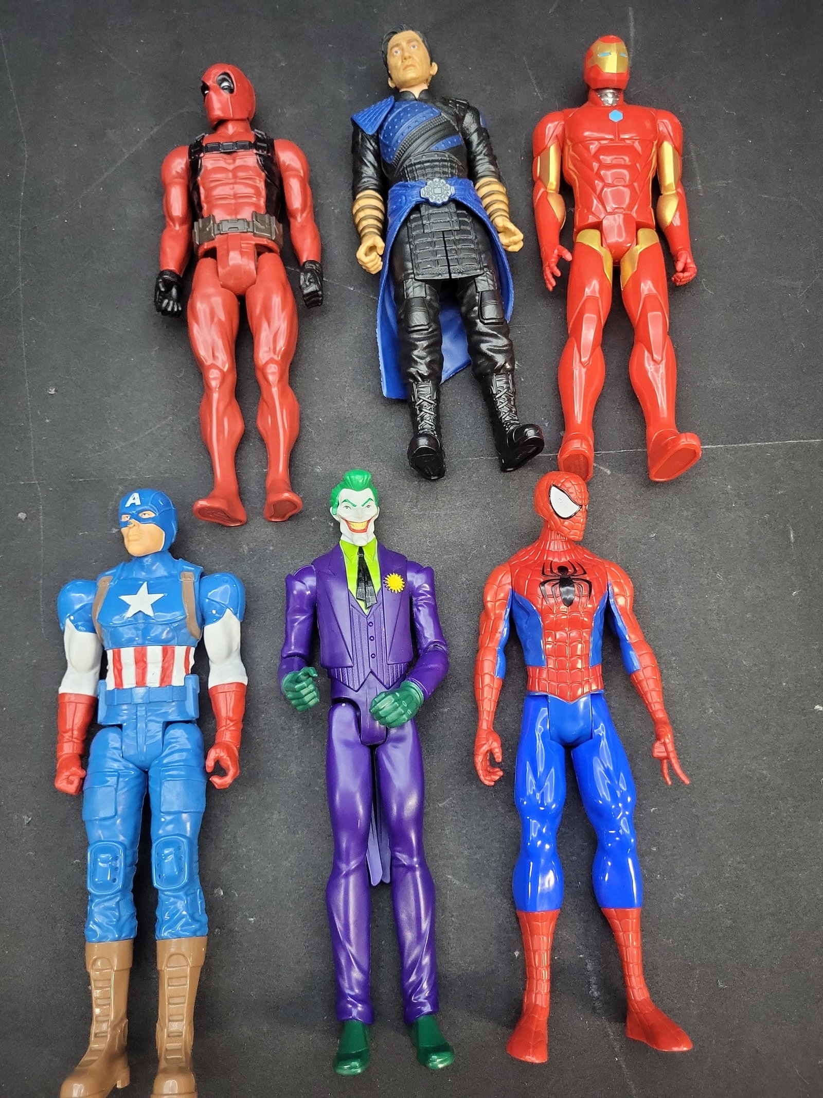 I04761 | Six 12-Inch Comic Action Figures (1 of 4)