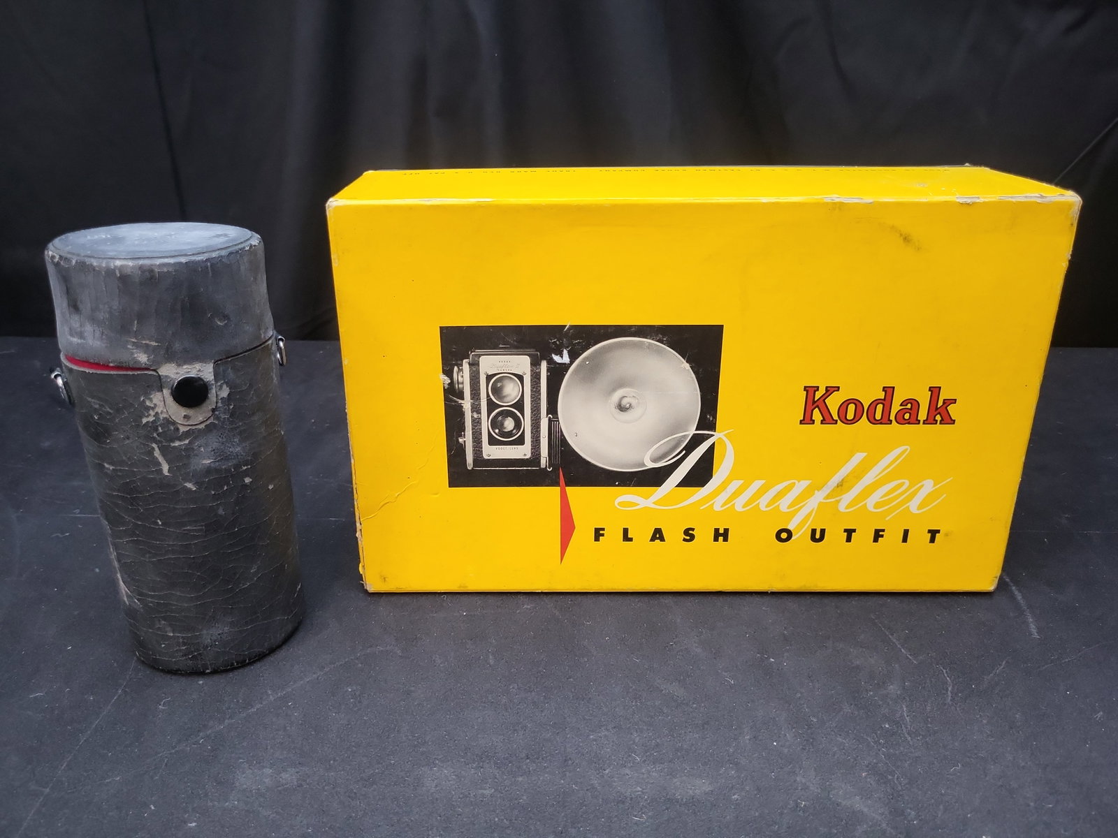 I03638 | Two Vintage Photographic Items Including a Kodak Duaflex II Flash Outfit and Pentax Zoom: IMPORTANT â€“ PLEASE REVIEW BEFORE BIDDING: Aeron House makes every effort to accurately identify and describe each lot; however, titles and descriptions may contain errors, omissions, or AI-a