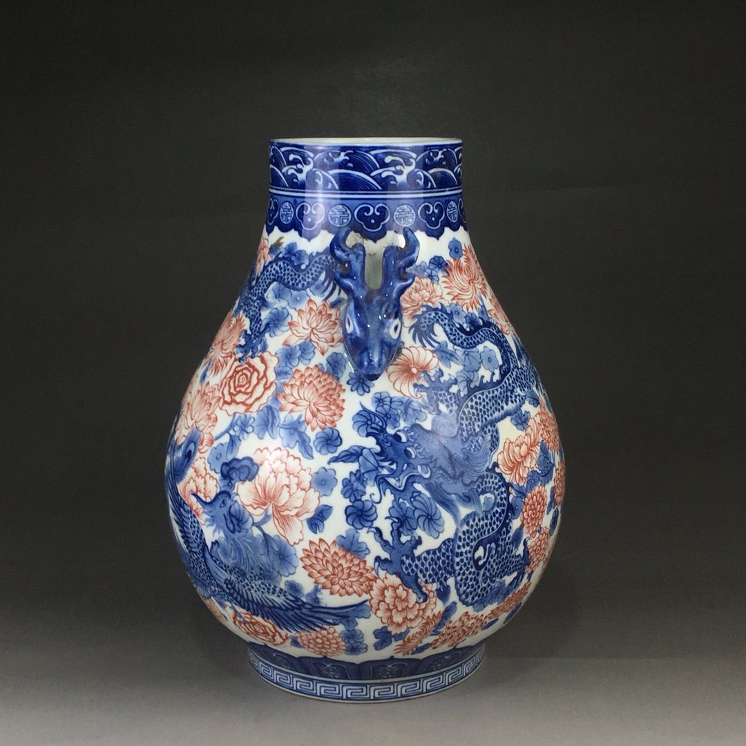 Blue and white underglaze red dragon and phoenix auspicious deer head statue: Blue and white underglaze red dragon and phoenix auspicious deer head statue High 34CM wide 25cm Freight: 1.Free shipping within the UK 2.International Freight: Foreign shipping charges are determined