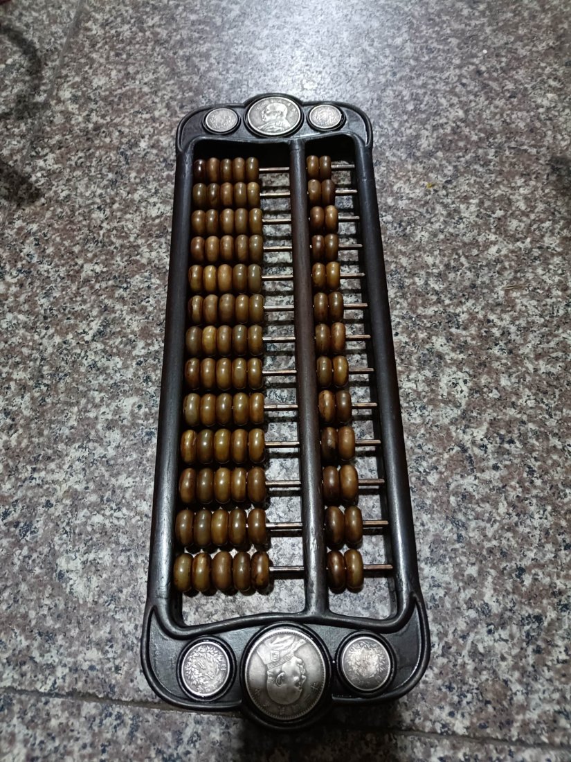 Hetian jade beads and black sandalwood abacus: Hetian jade beads and black sandalwood abacus Attracting wealth and treasures, wealth and resources, correct shape, rich patina High 14CM wide 41cm Freight: 1.Free shipping within the UK 2.Internation