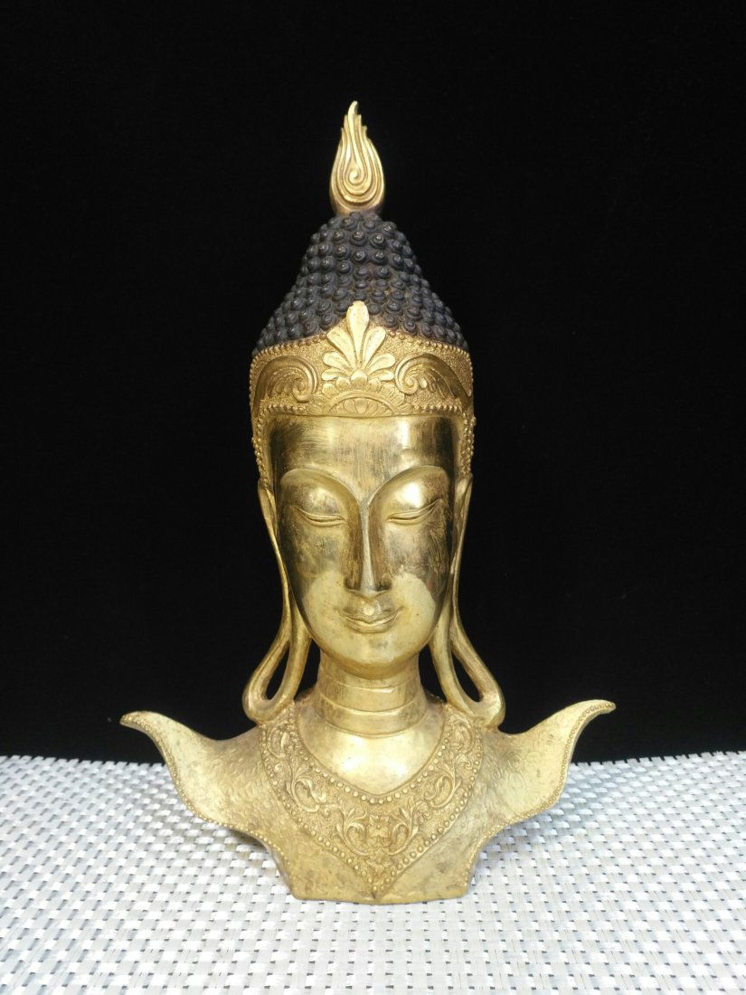 Thai Antique Gilt Copper Sakyamuni Buddha: Thai Antique Gilt Copper Sakyamuni Buddha .The shape of the utensils is exquisite, and the difference between Thai Buddhism is not a religious difference, but an artistic difference, and the aesthetic