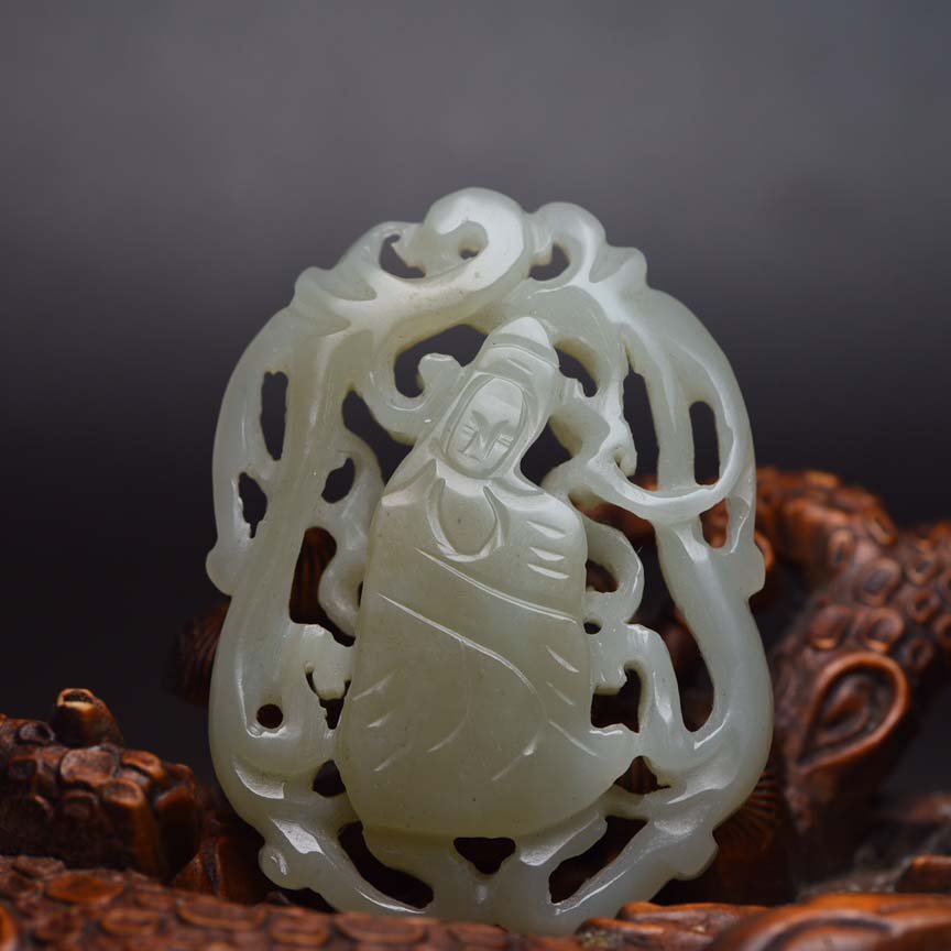 Hetian jade: Hetian jade The jade is warm and delicate, the color is natural, the knives are sophisticated, the leather shell is first-class, the carving is vivid, the lines are smooth, and the appearance is perfe