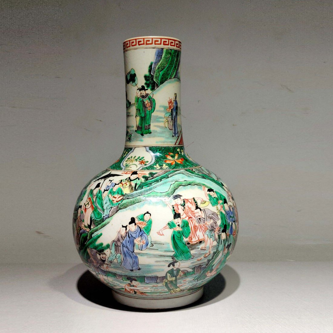 A Celestial Ball Vase with Five Colored Figures Made in the Kangxi Period of the Qing Dynasty: A Celestial Ball Vase with Five Colored Figures Made in the Kangxi Period of the Qing Dynasty High 40CM wide 26cm long cm weight: g Freight: 1.International Freight: Foreign shipping charges are deter
