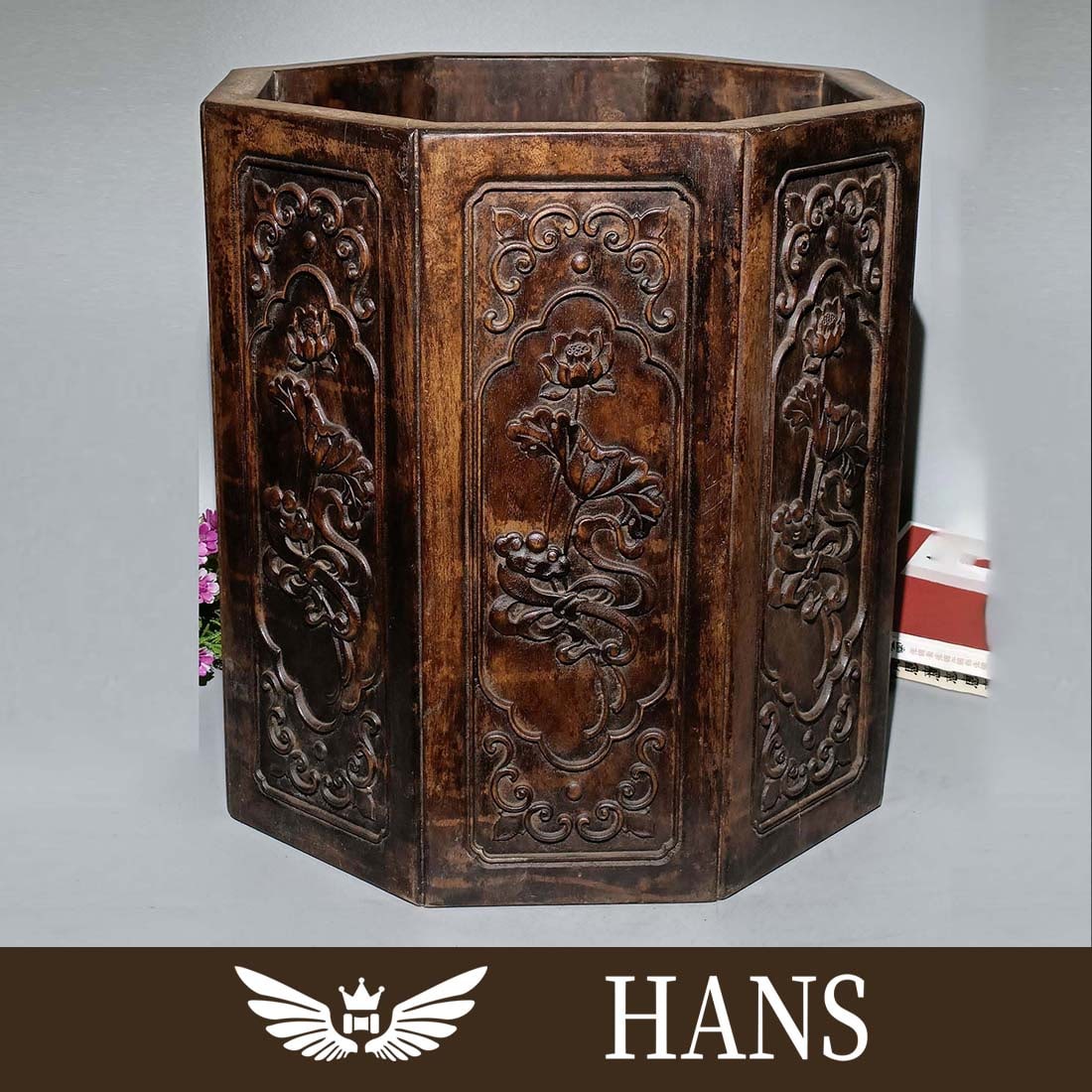 Qing Dynasty rosewood large scroll cylinder: Qing Dynasty rosewood large scroll cylinderCarving lotus pattern, a work of organs, a must-have boutique for the study and painting studioWidth 39.5cm39.5cm highWeight 102000 grams Freight: 1.Internat