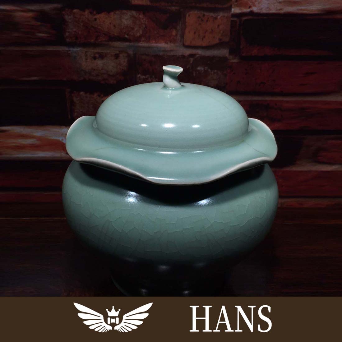 Celadon Longquan kiln porcelain lotus lid jar (1 of 9)
